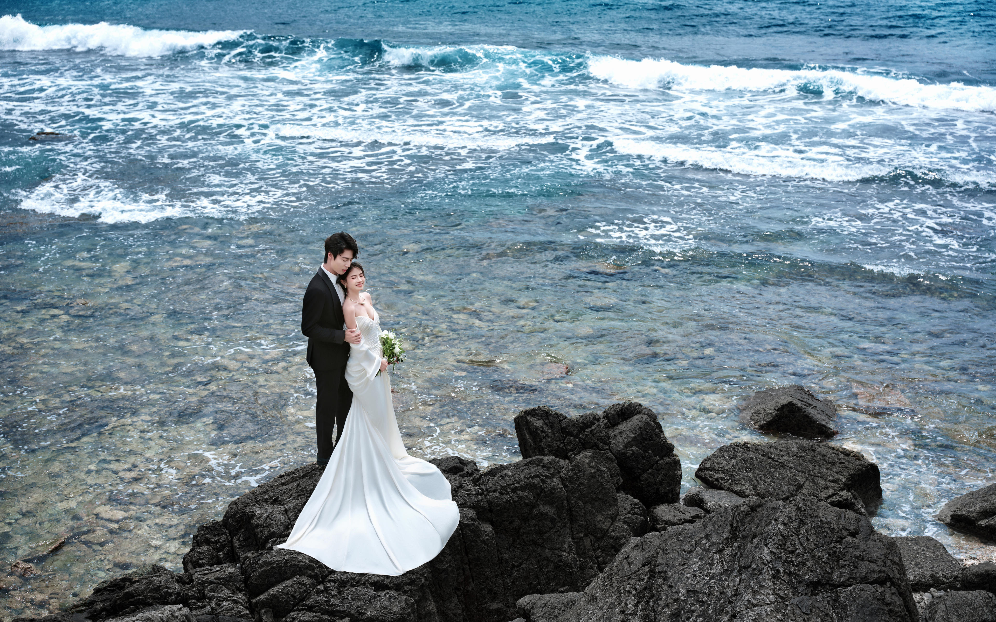 誰懂！小東海礁石婚紗照把浪漫焊在海邊??