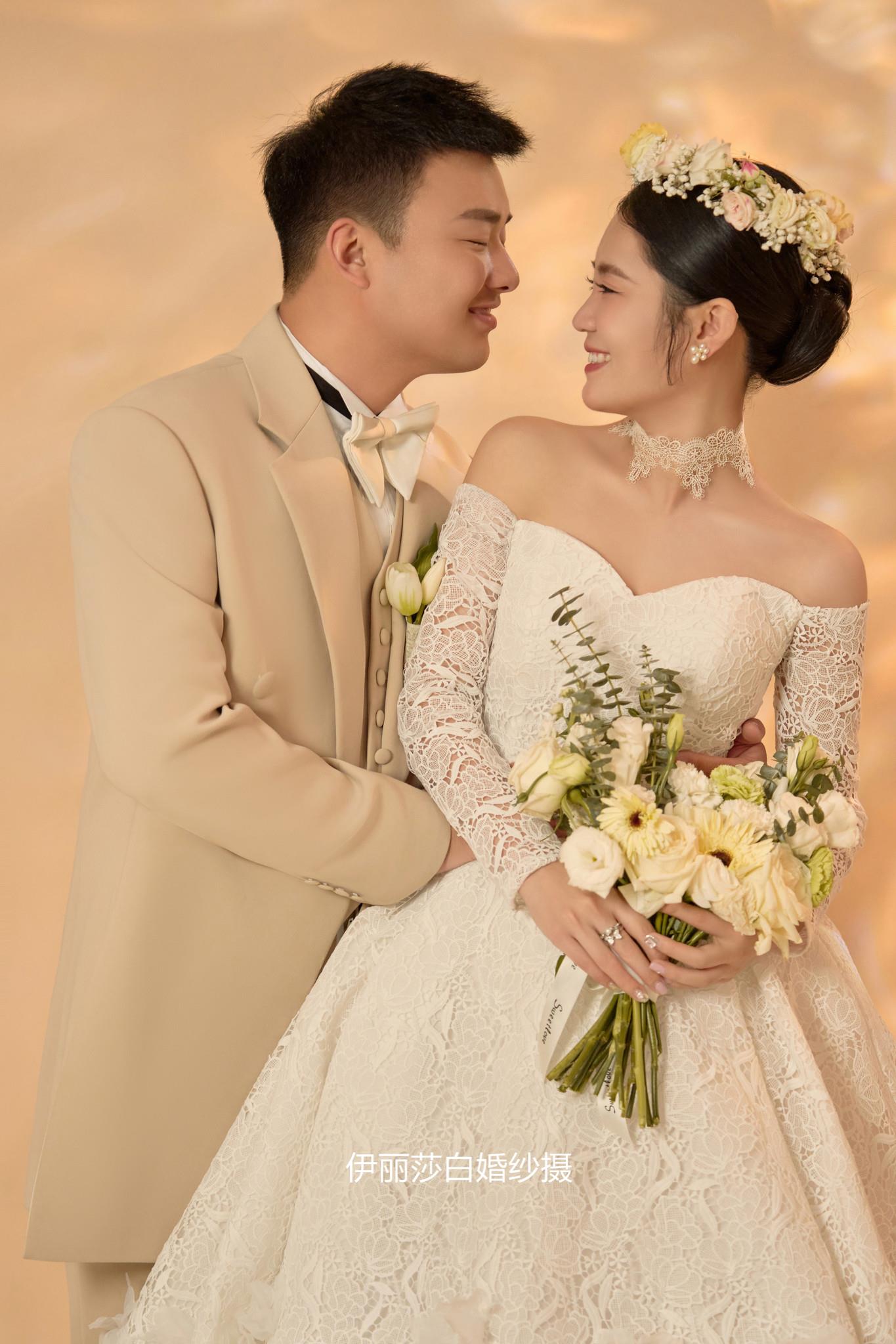 拍婚紗照3888套餐有跟妝+秀和+禮服 4699