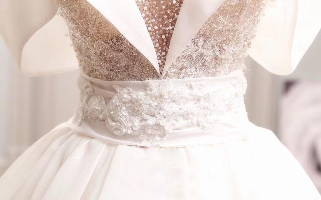 【爱婚纱美妆】落肩式蕾丝婚纱