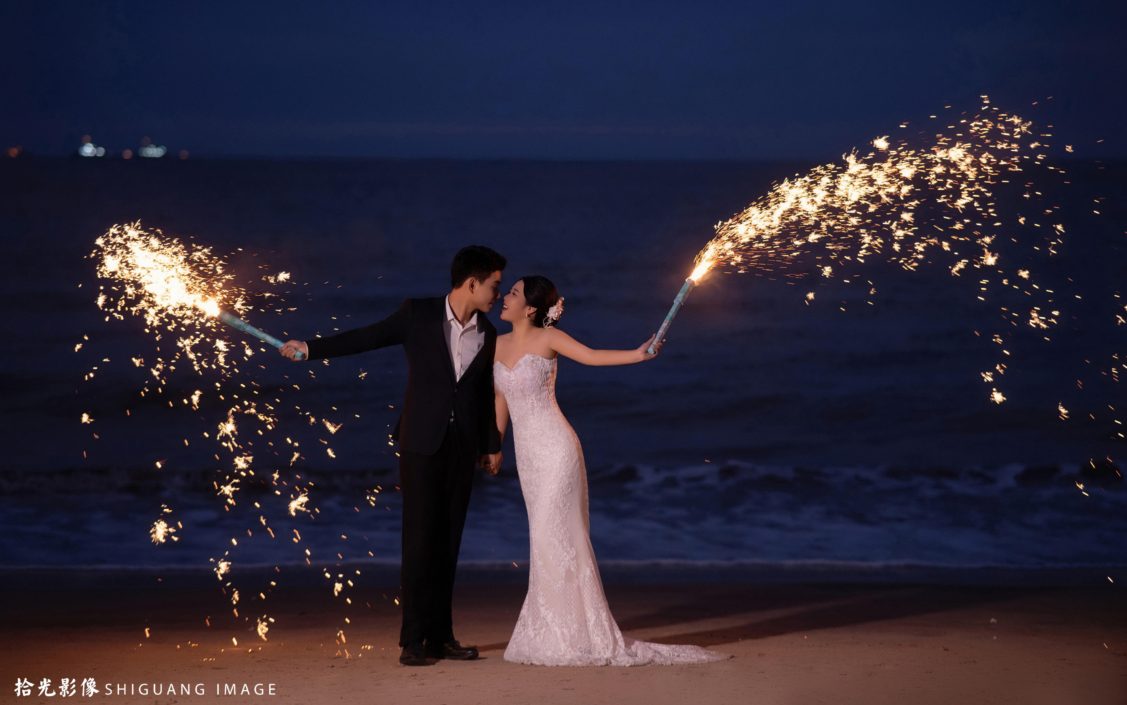 ??“夜色如畫，愛戀長(zhǎng)存”