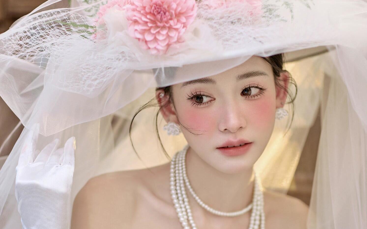 谁能拒绝法式鲜花大帽纱❤️婚纱照太美了