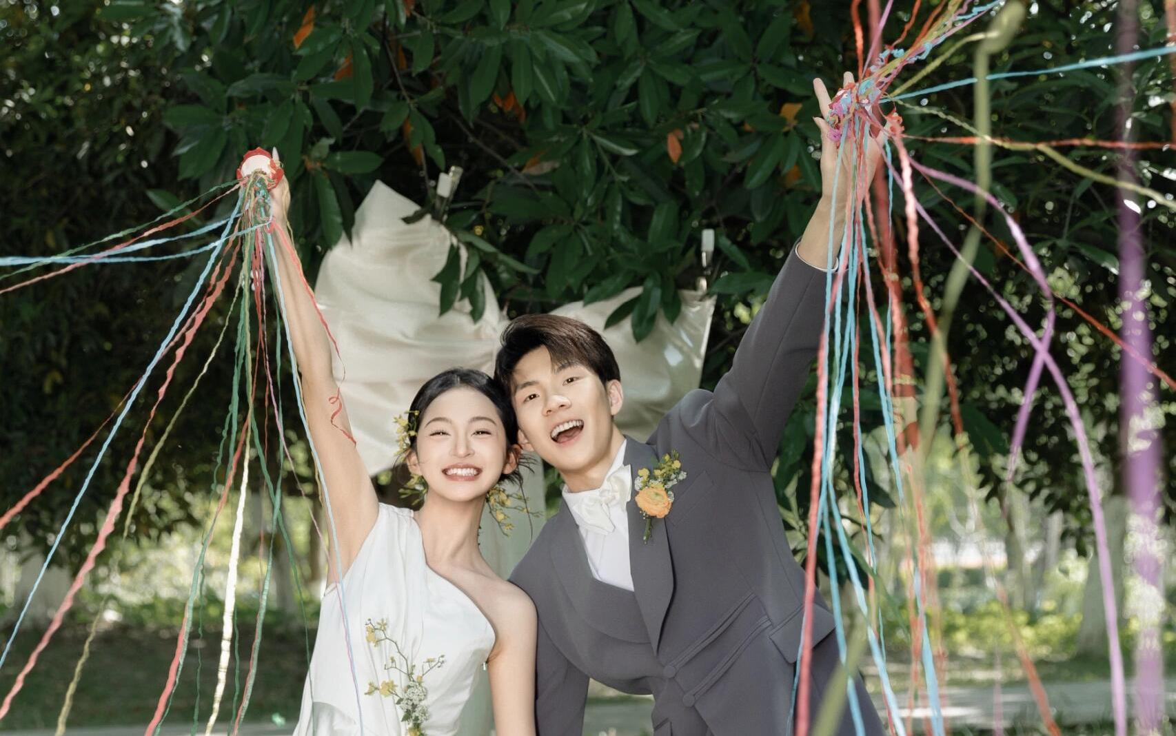 在草坪拍的韩式婚纱照也太仙了!