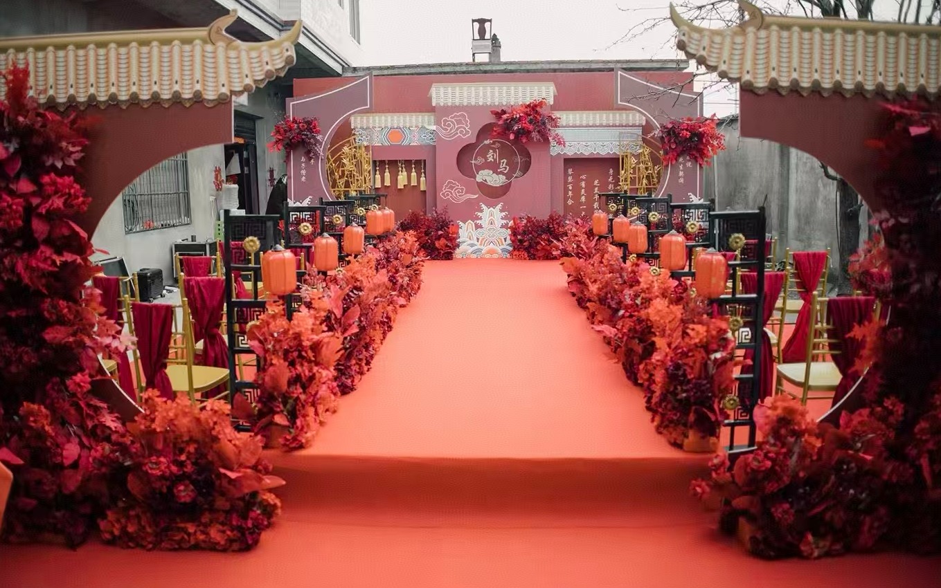 一院红芳，两姓相逢