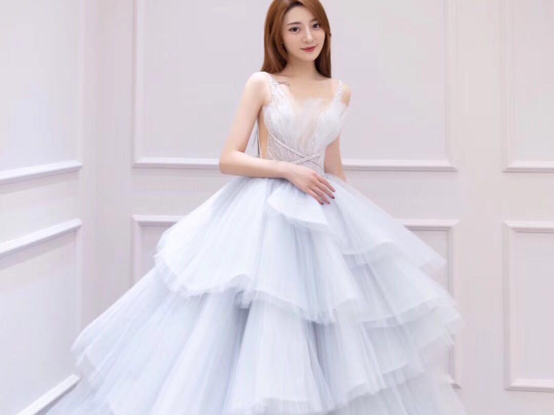 性价比推荐】9件租赁含主纱大拖+婚礼跟妆化妆师