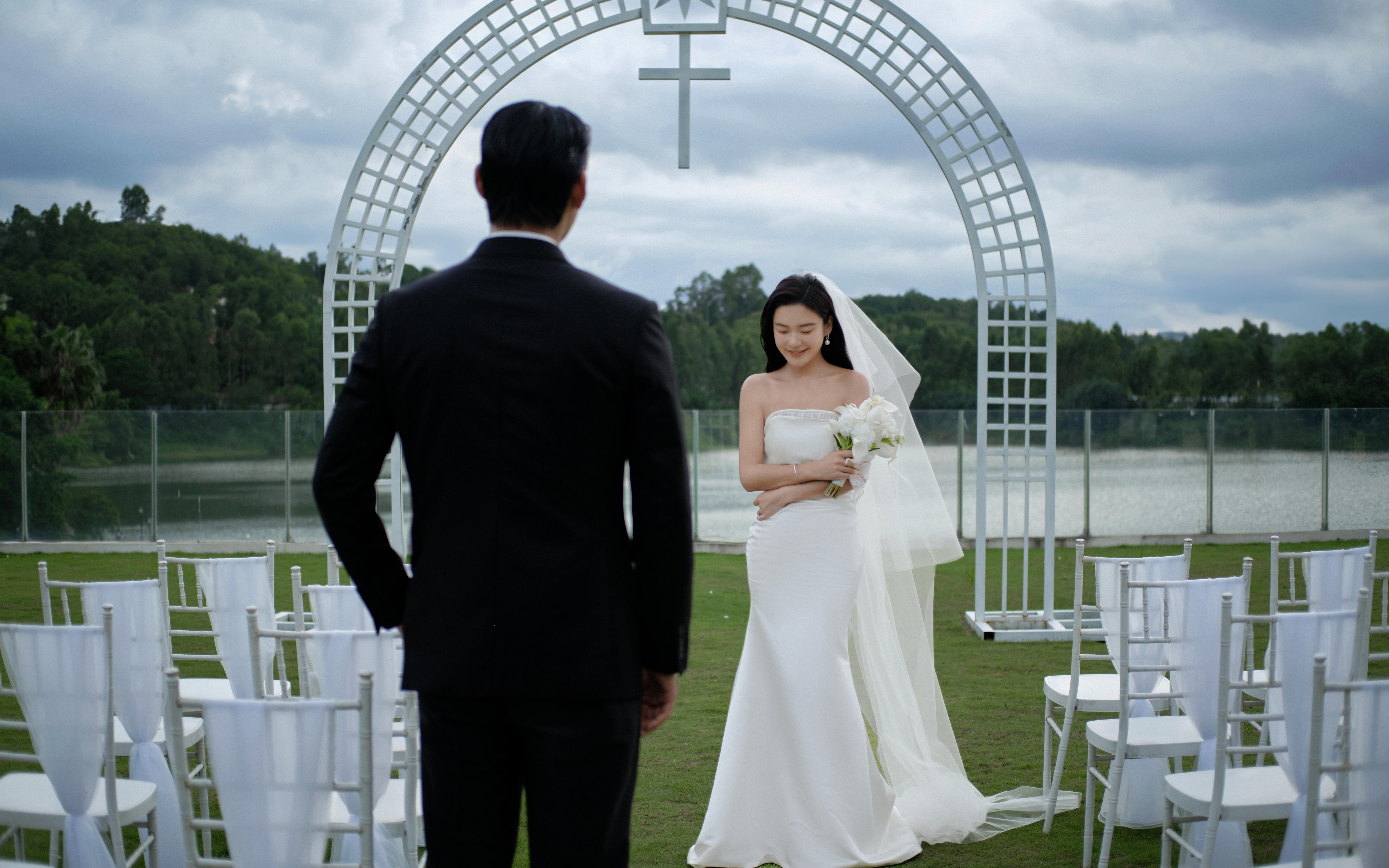 惠州必拍景点之草坪婚礼+远景教堂婚纱照