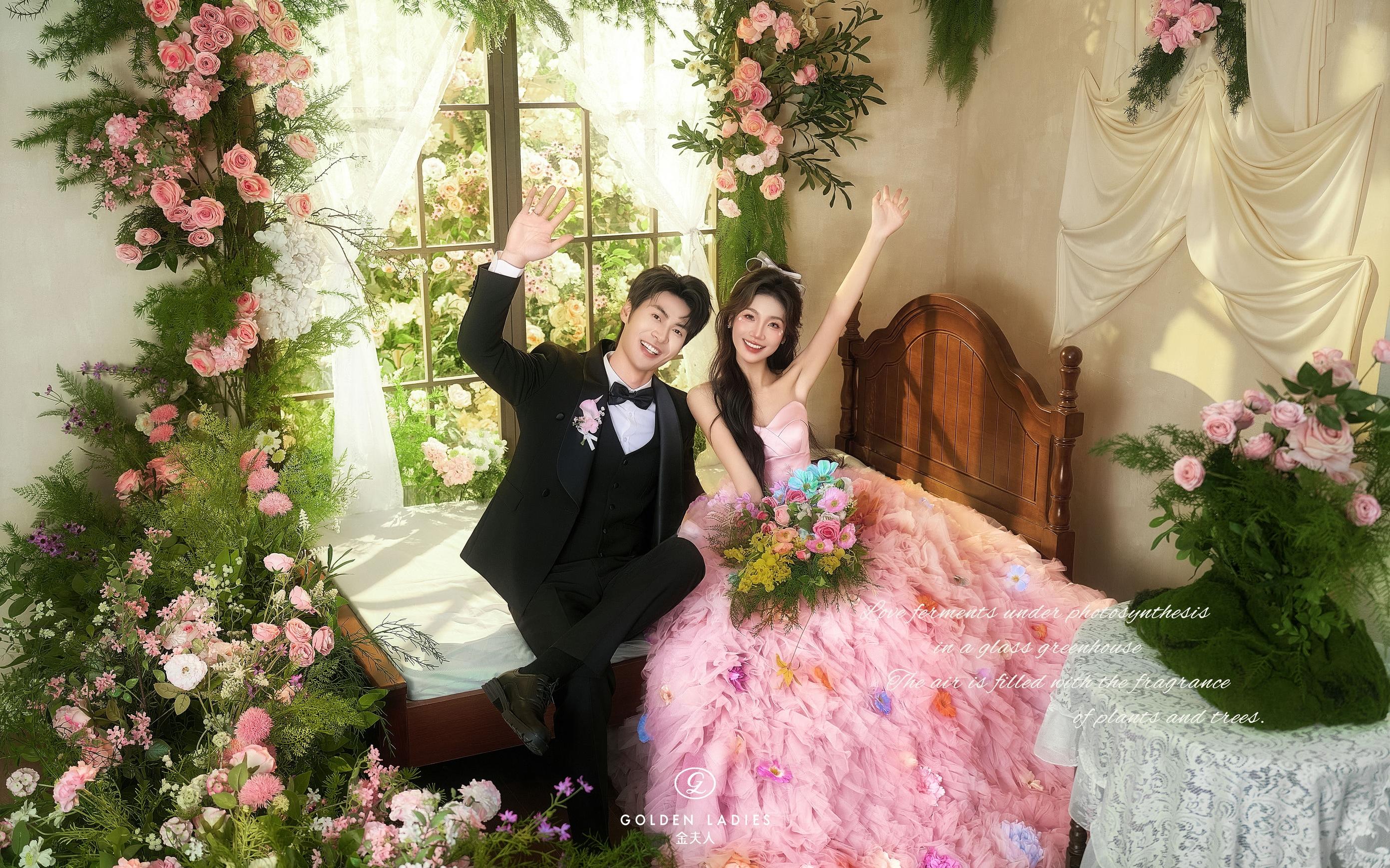 花房粉色婚紗照秒變在逃公主！少女感太仙了