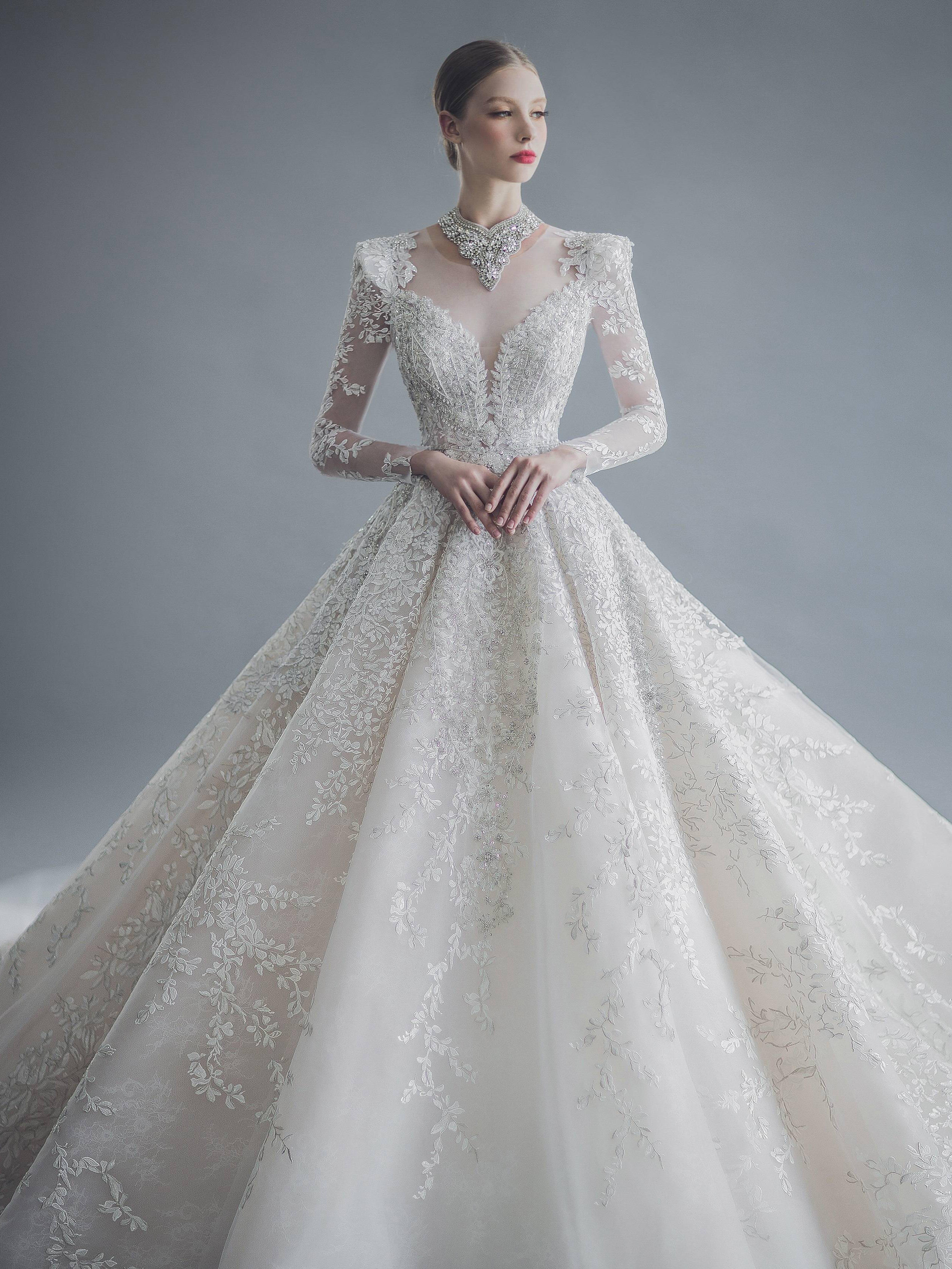 【本季热卖】新品婚纱到店，性价比超高套餐