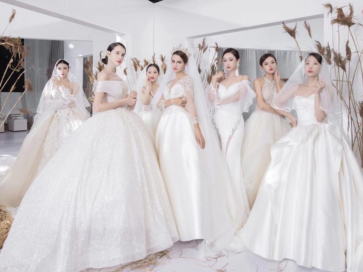 高定系列品牌婚纱套餐 13件