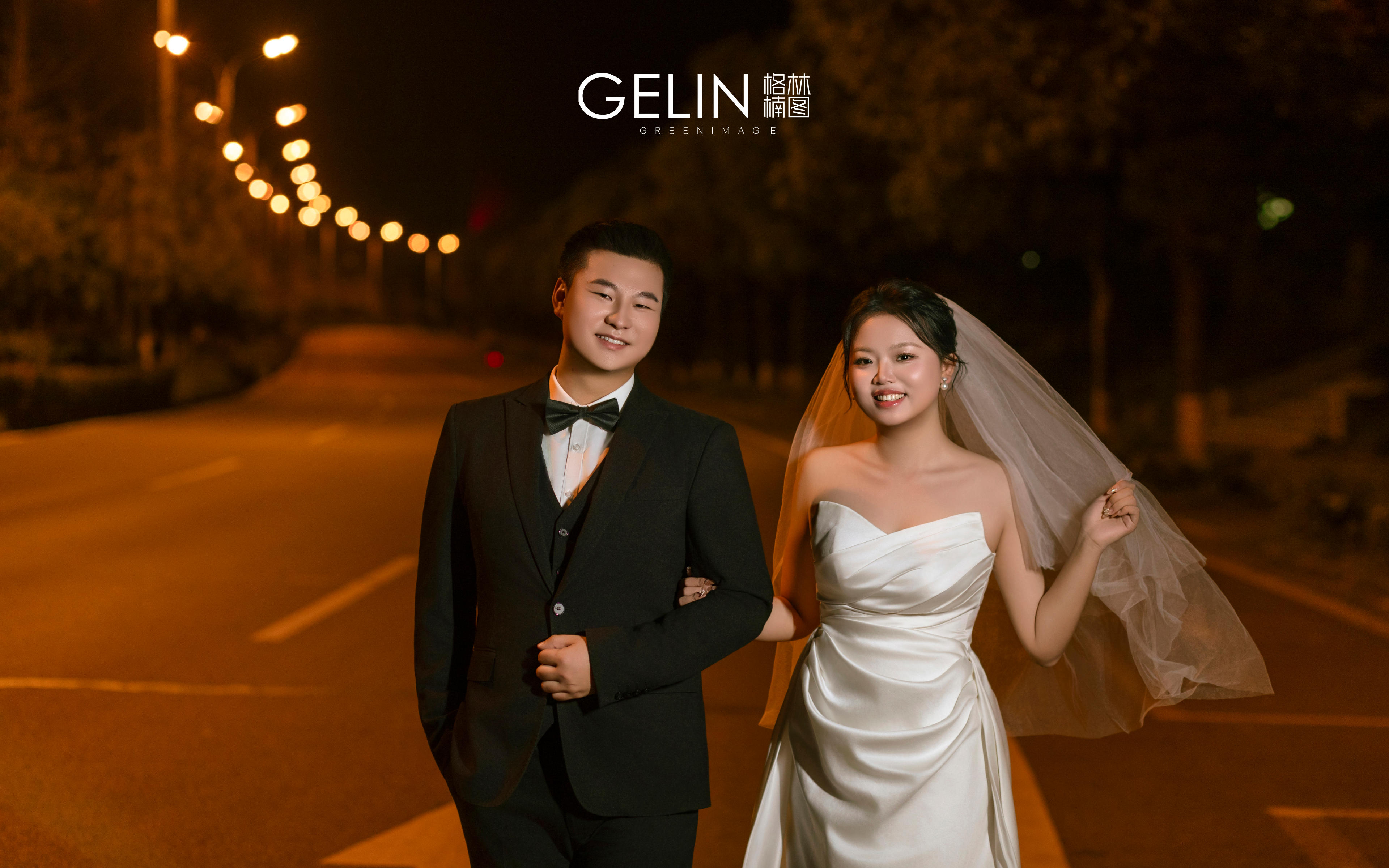 夜景的浪漫 烟花的氛围