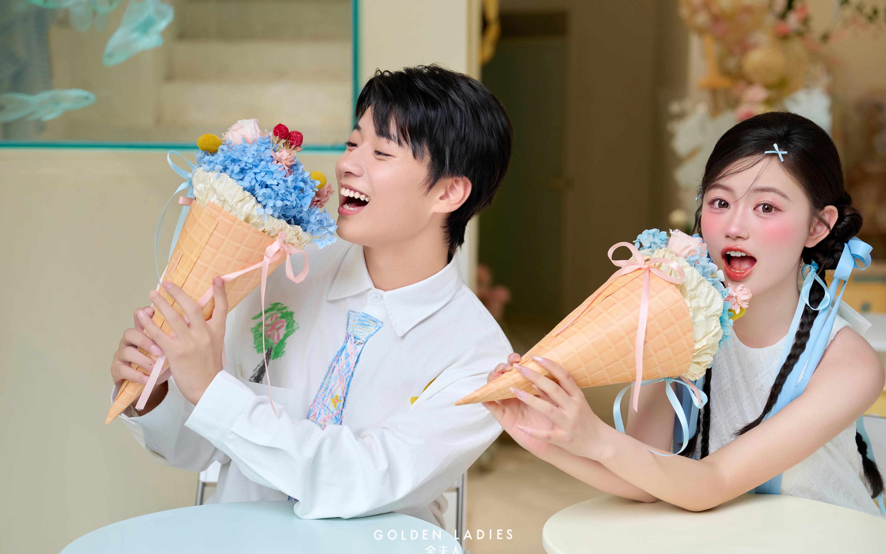 😜 怪力少女出街！室外拍摄这么玩才够味！