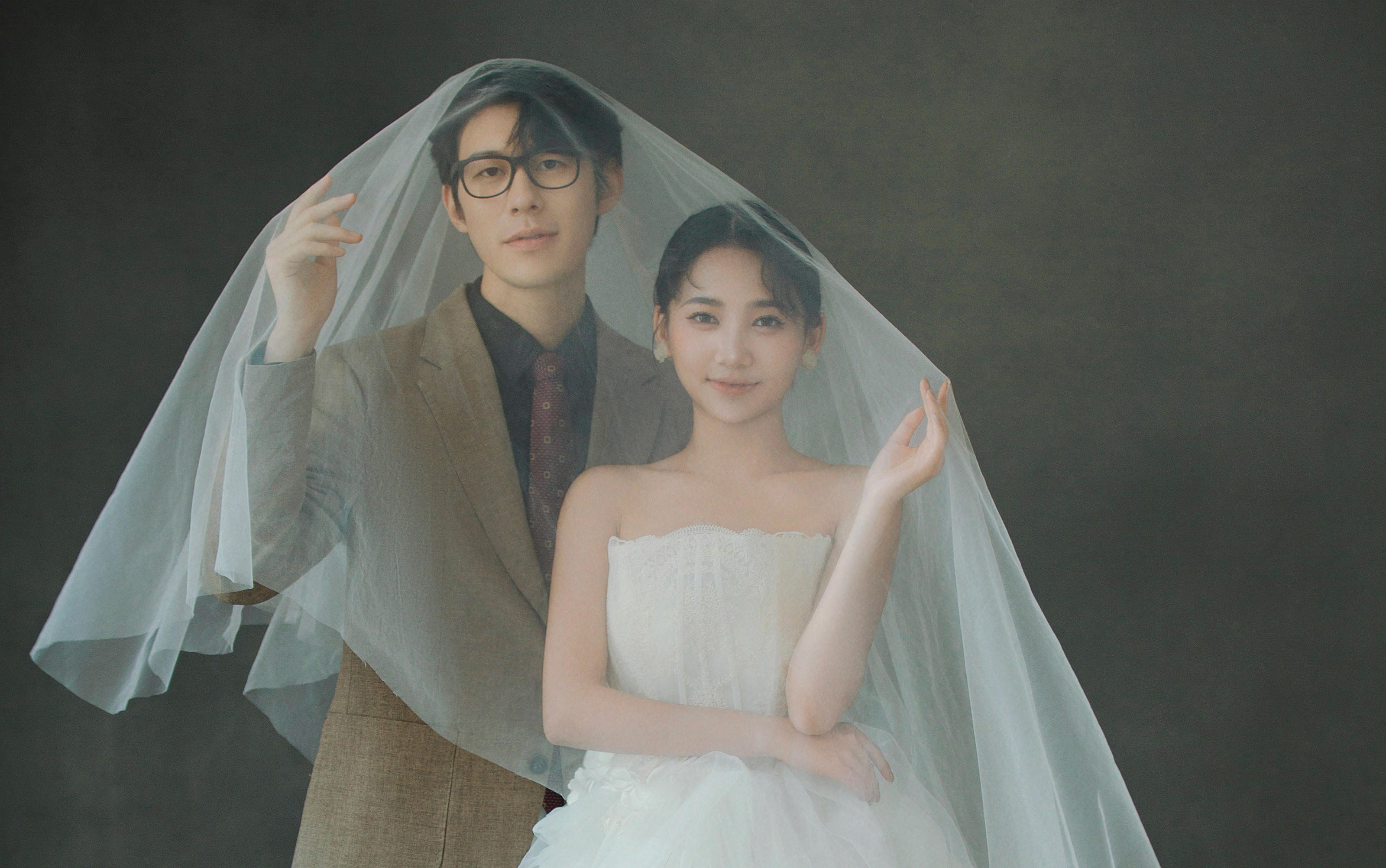 【施华洛摄影】有种时间暂停的岁月魅力✨油画婚照