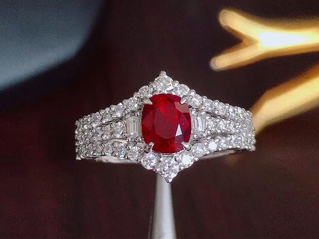端庄大气的一款红宝石戒指~上手效果气质拉满！