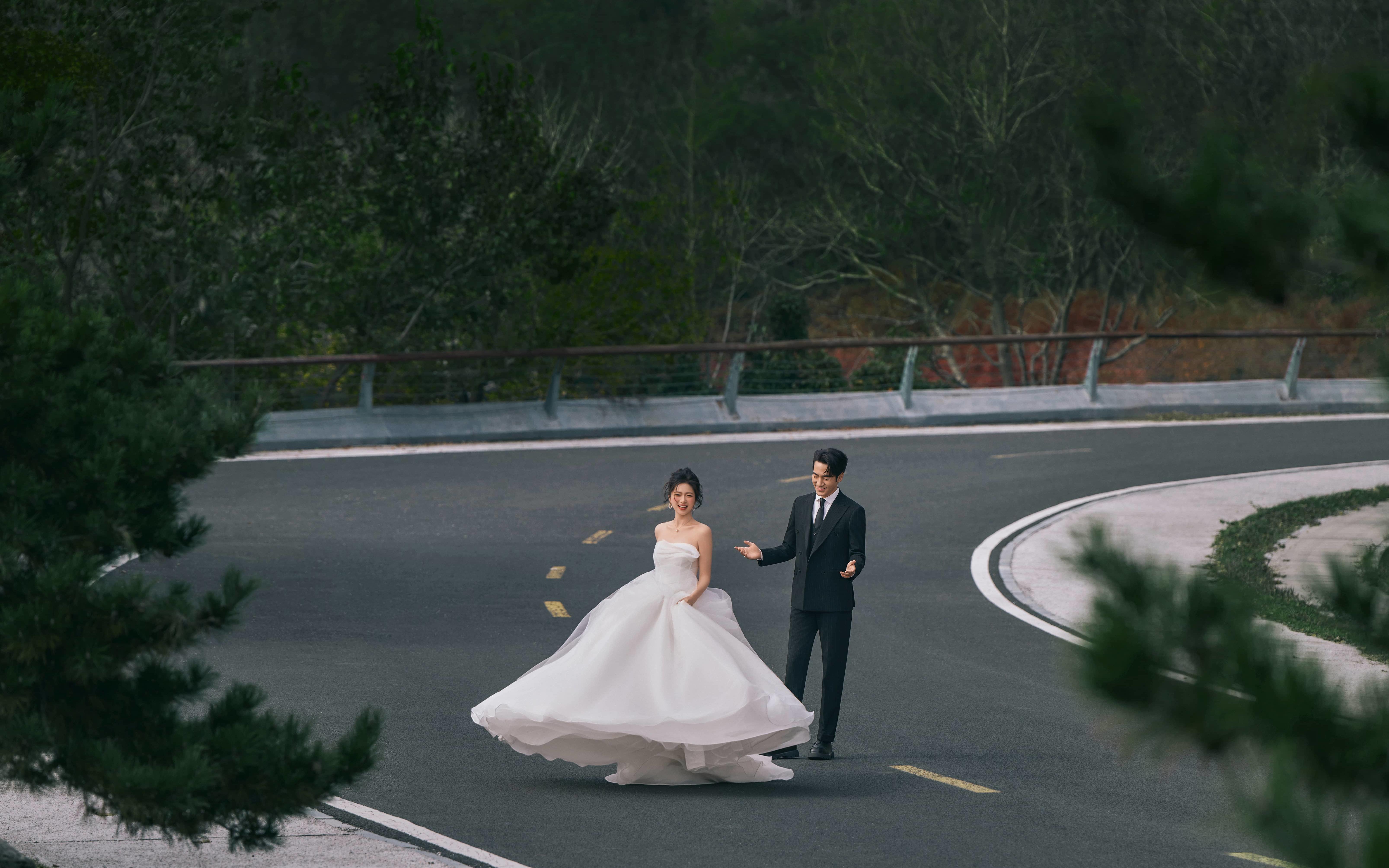 青島世博園新片外景發(fā)布公路街拍