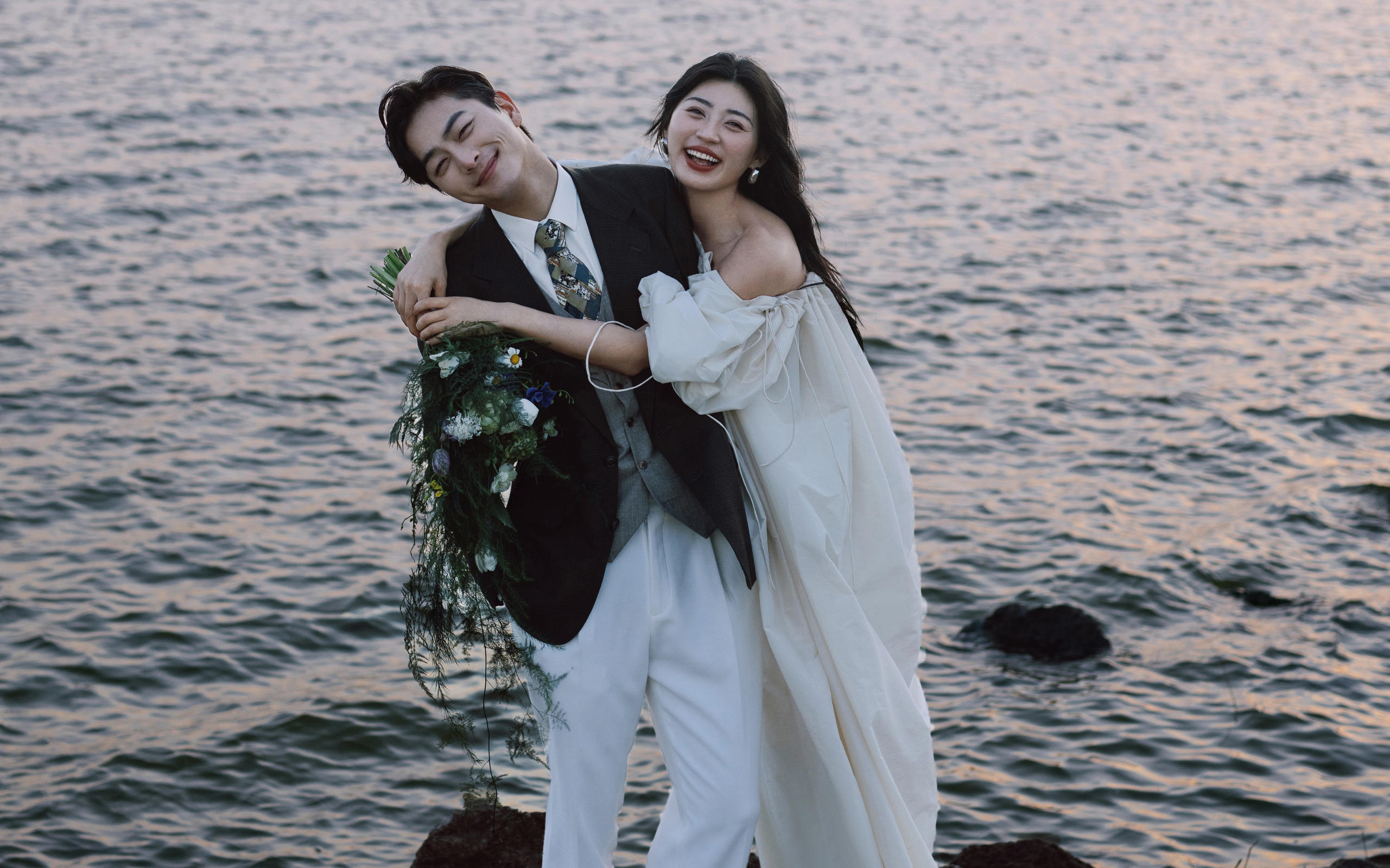 不想要太传统的婚纱照，那就这样拍..