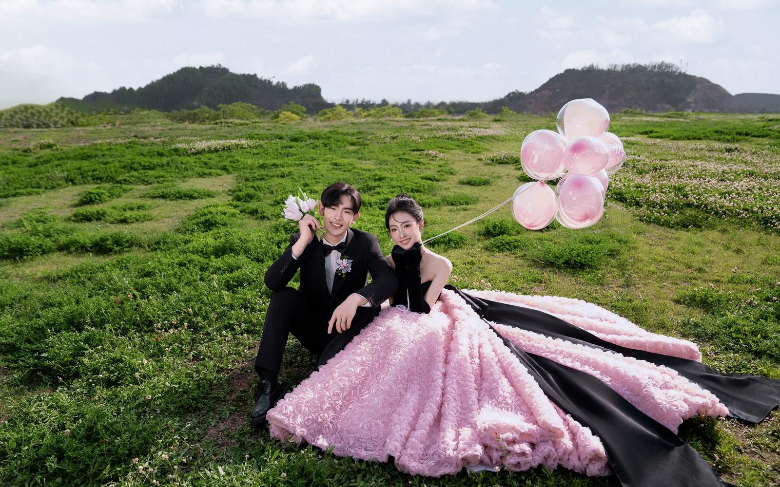 这难道不是你喜欢的粉纱草坪婚纱照吗❗️❓