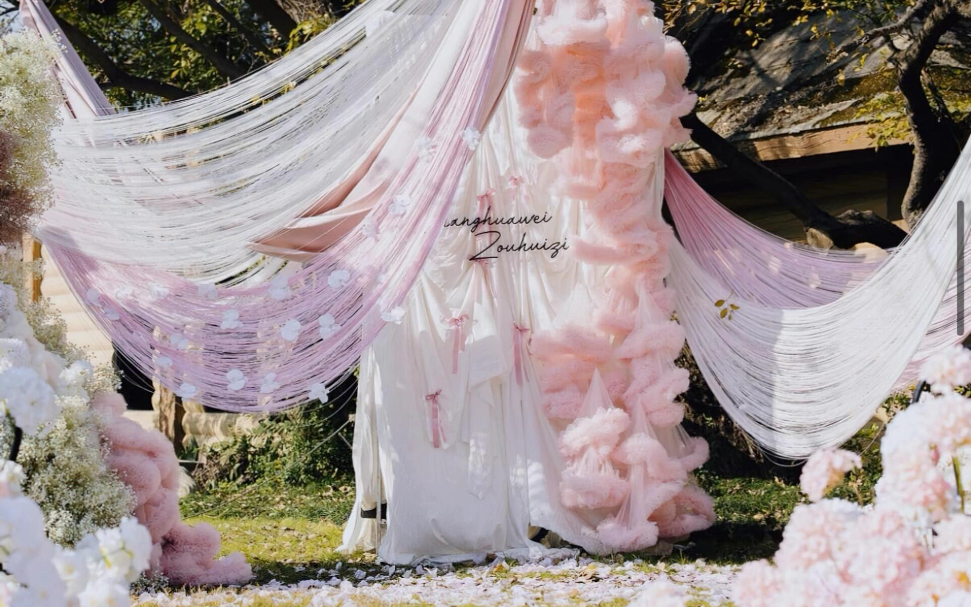 少女心爆棚的马卡龙粉草坪婚礼