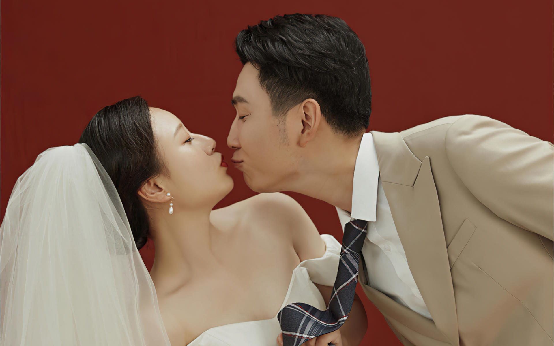 【人气爆款8服8造】定制时尚婚纱照 