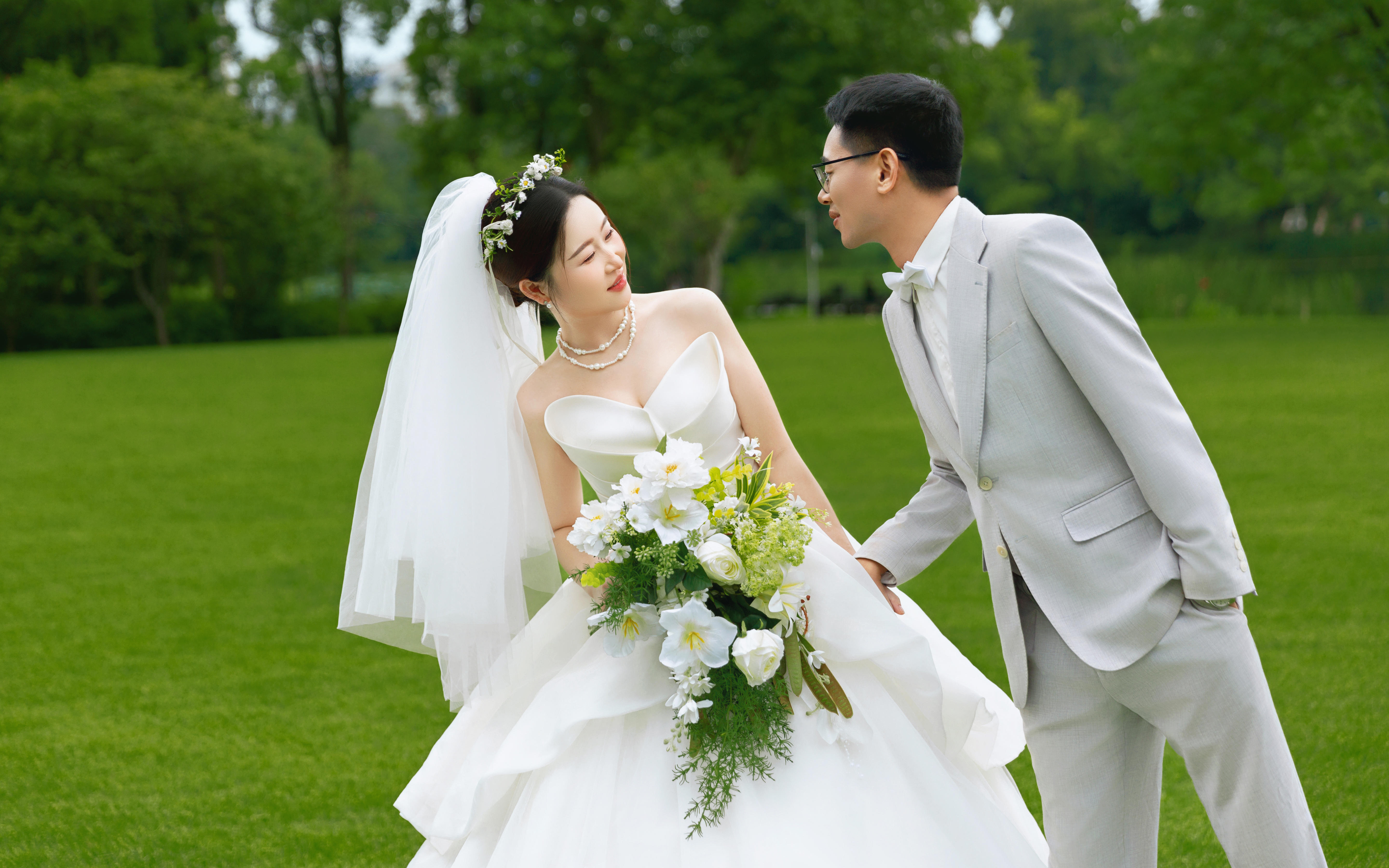 美到犯規(guī)的森系小清新婚紗照