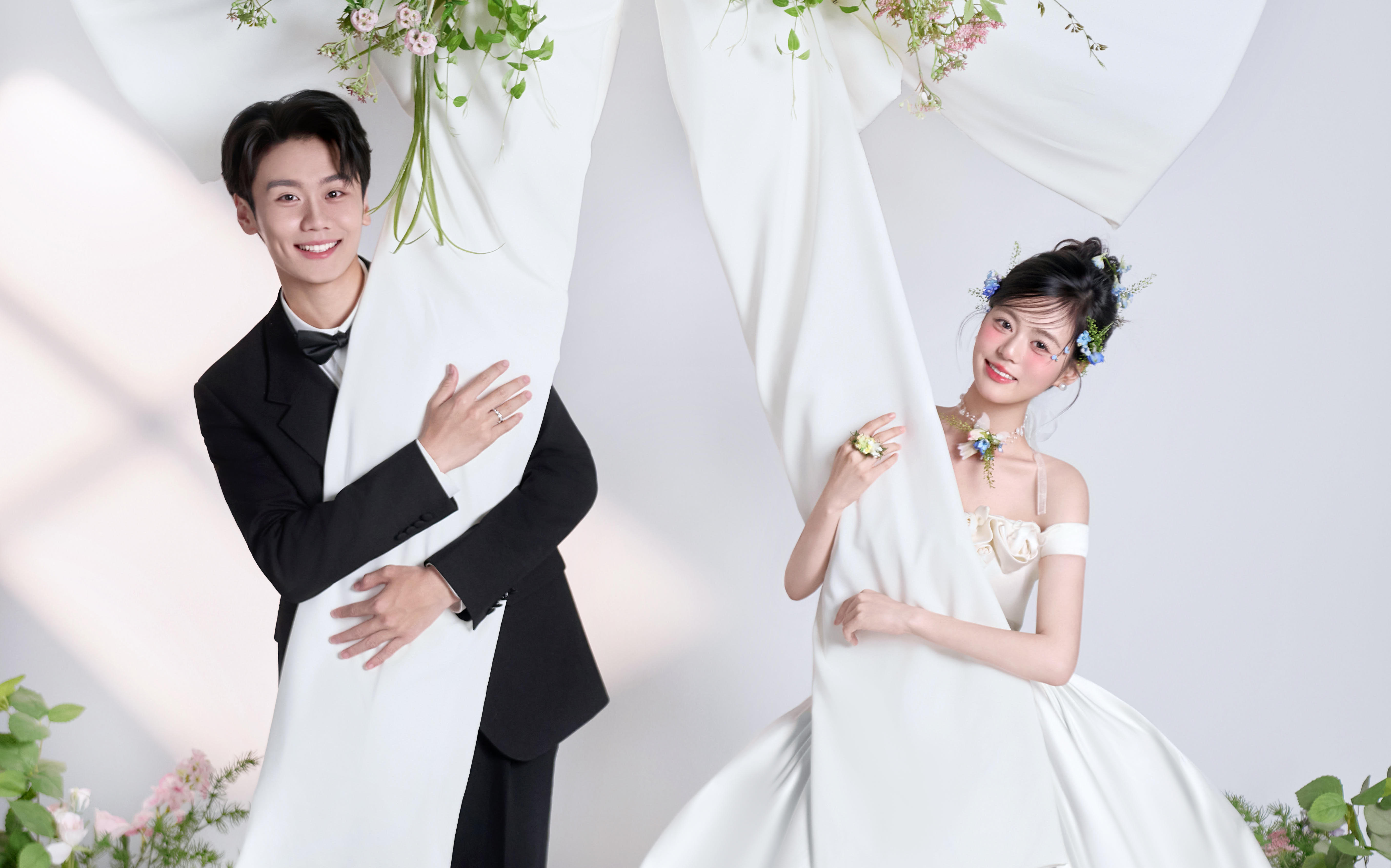 鮮花搭配的極簡(jiǎn)風(fēng)婚紗照太有個(gè)性了|太韓系啦