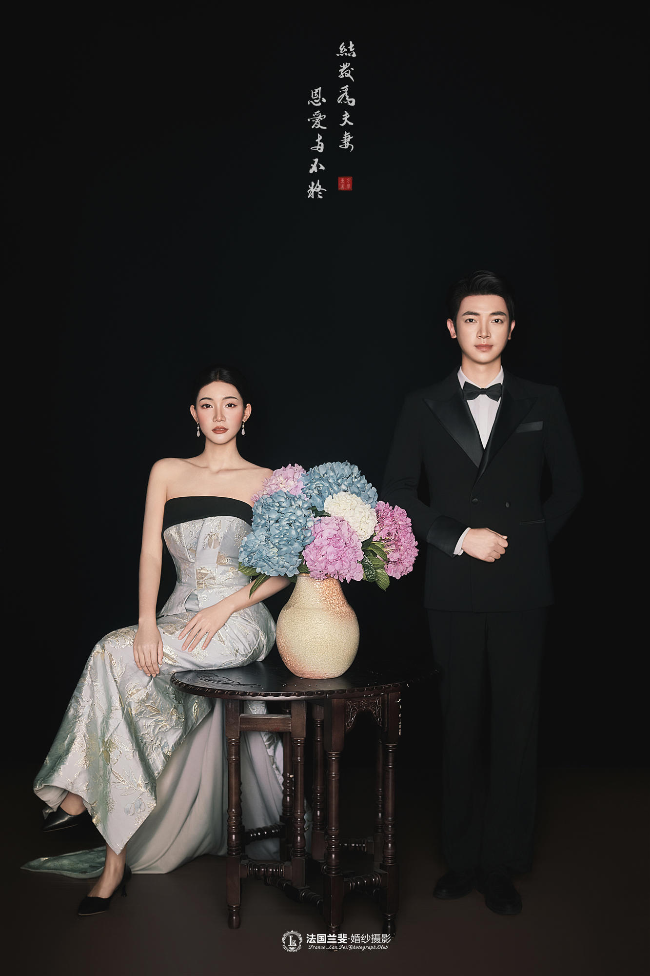 轻奢缎面婚纱礼服