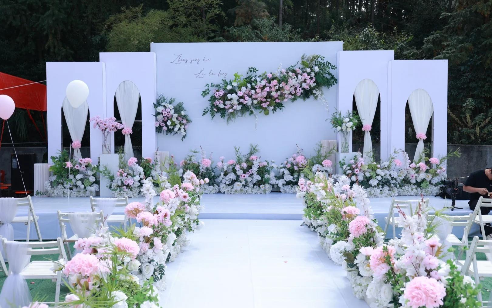 《林间花语：浪漫白色婚礼》