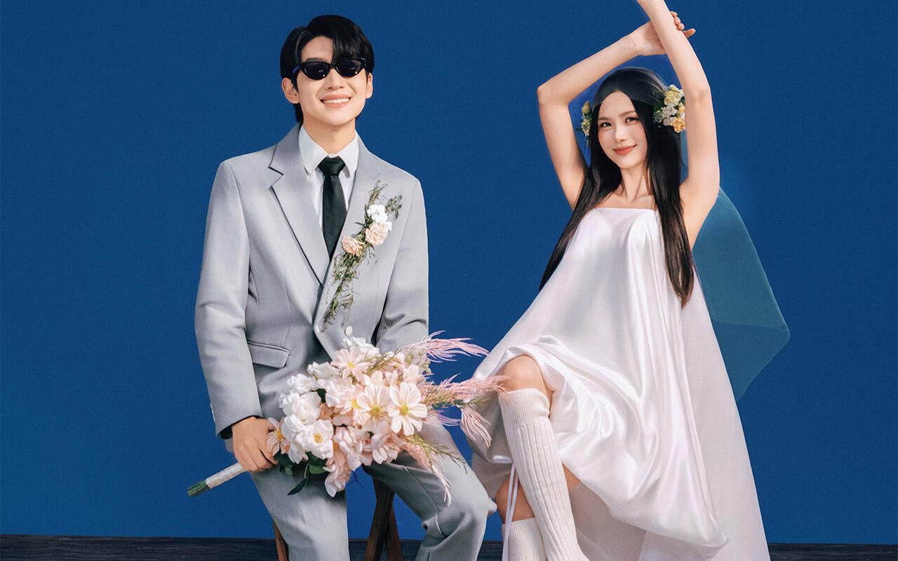 韩杂蓝底婚纱照 鬼马少女的婚照新玩法