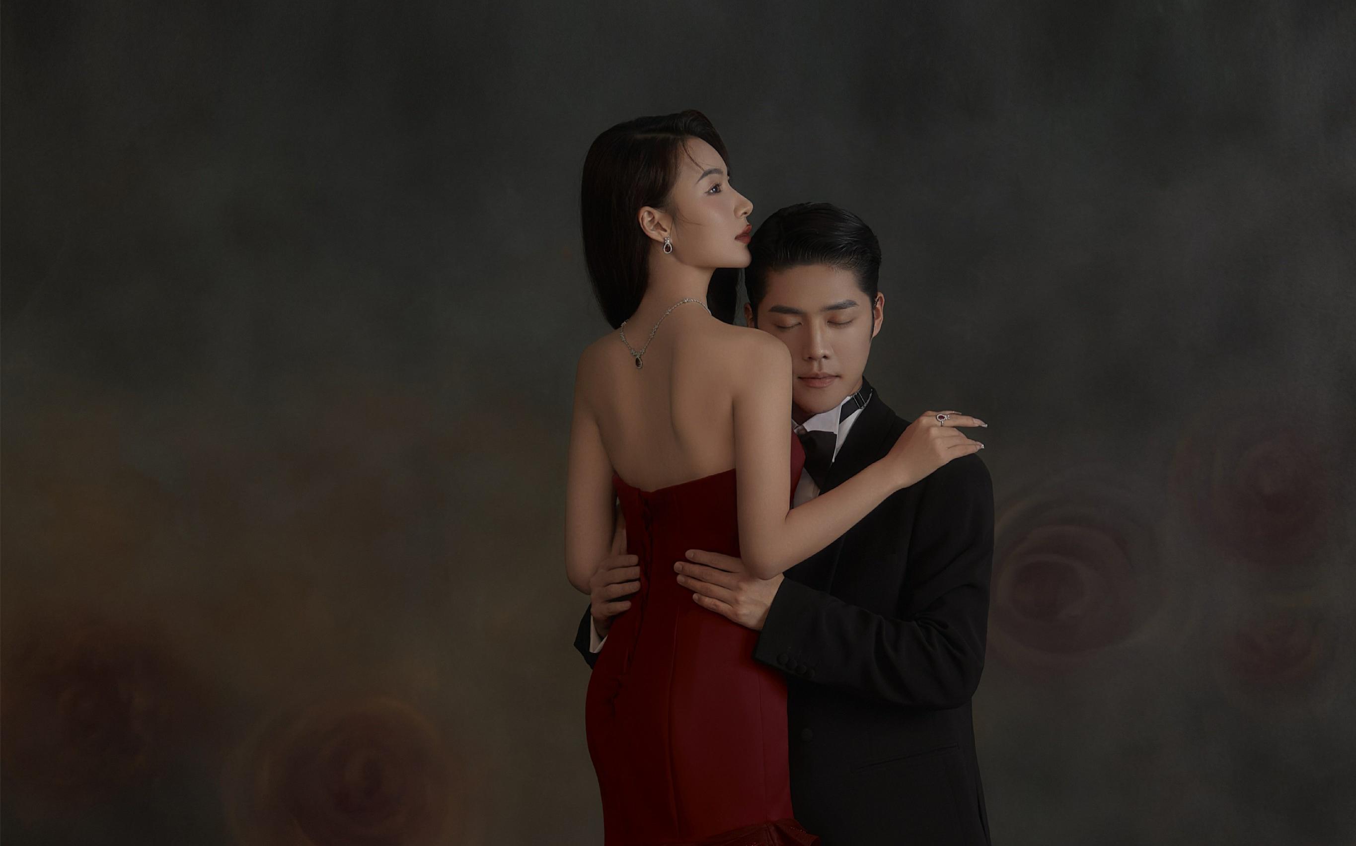 紅裙纏情，復(fù)古感正恰好??