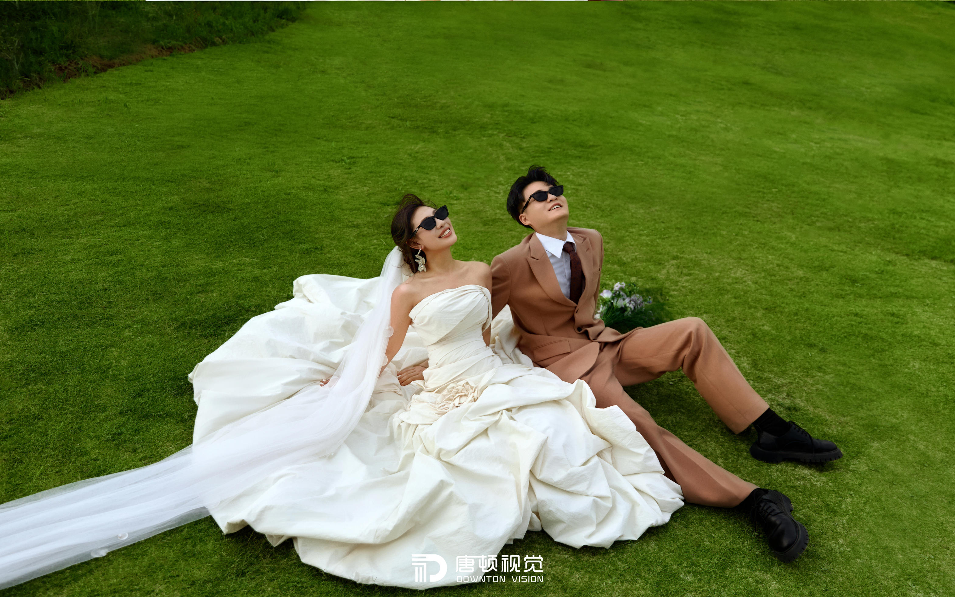 客片~看了N遍还是超喜欢的草坪婚纱照