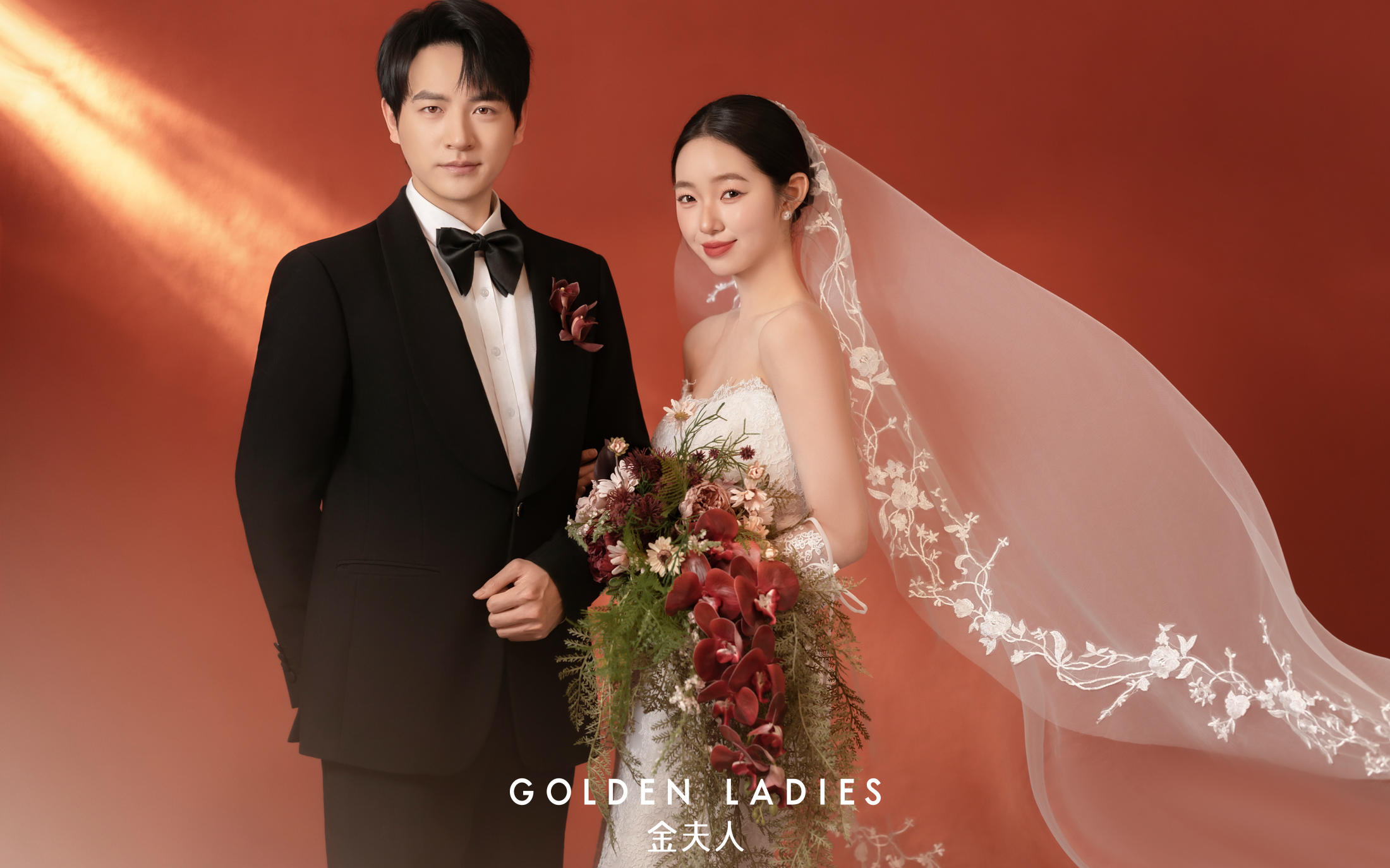 被这组婚室内复古婚纱照惊艳到❗️美到窒息