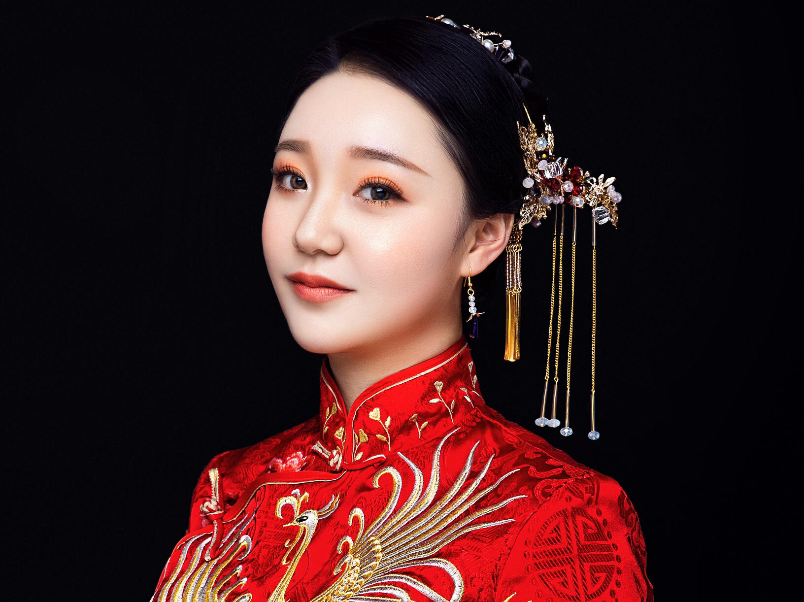 《名门婚纱》超值组合：全程跟妆+出门纱或秀禾一套