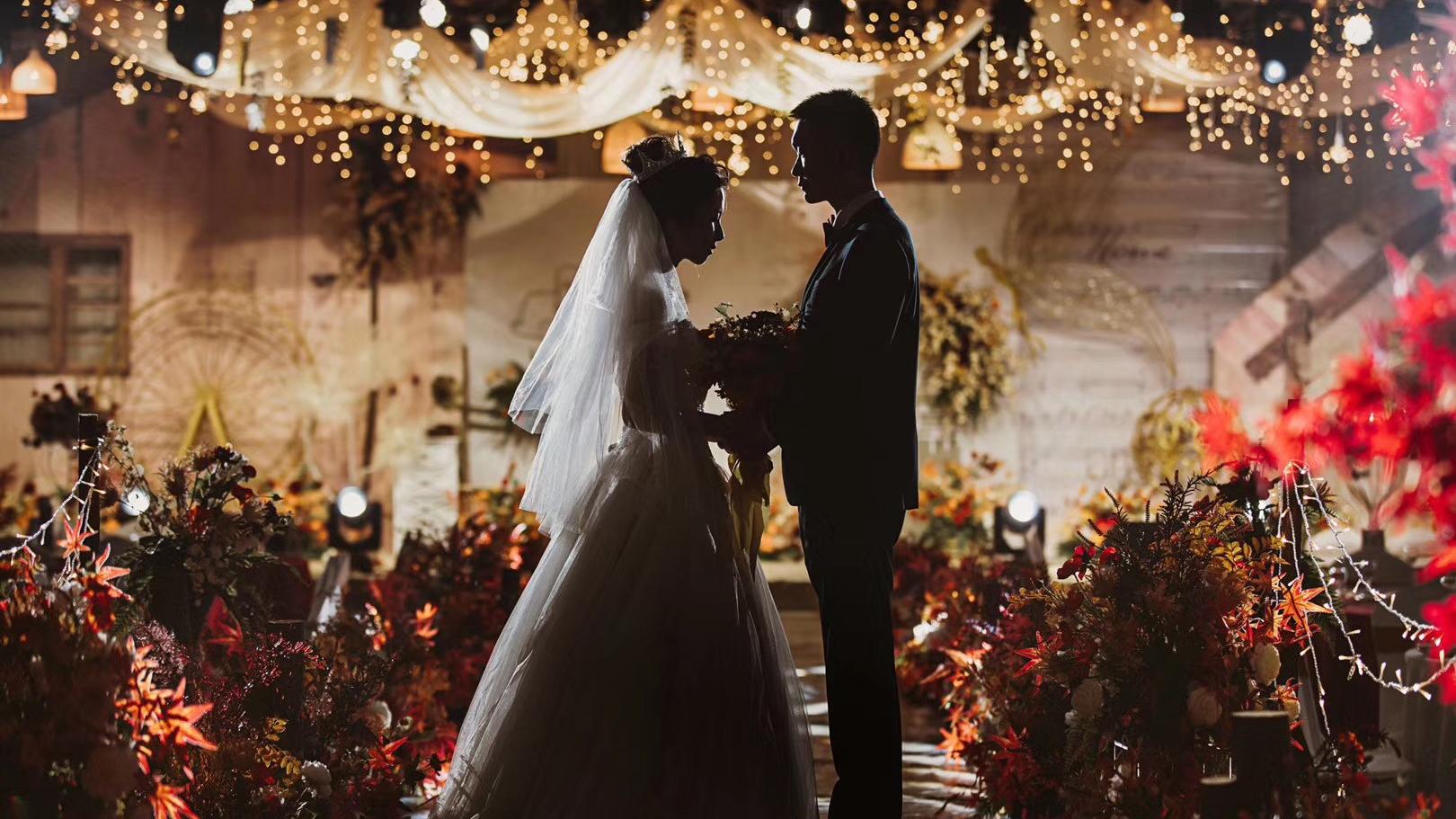 我喜欢春天的花 夏天的树  秋天的黄昏 冬天的雪