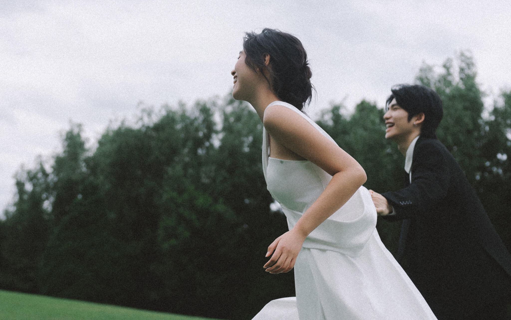 拒绝僵硬！要会呼吸的活人感婚纱照