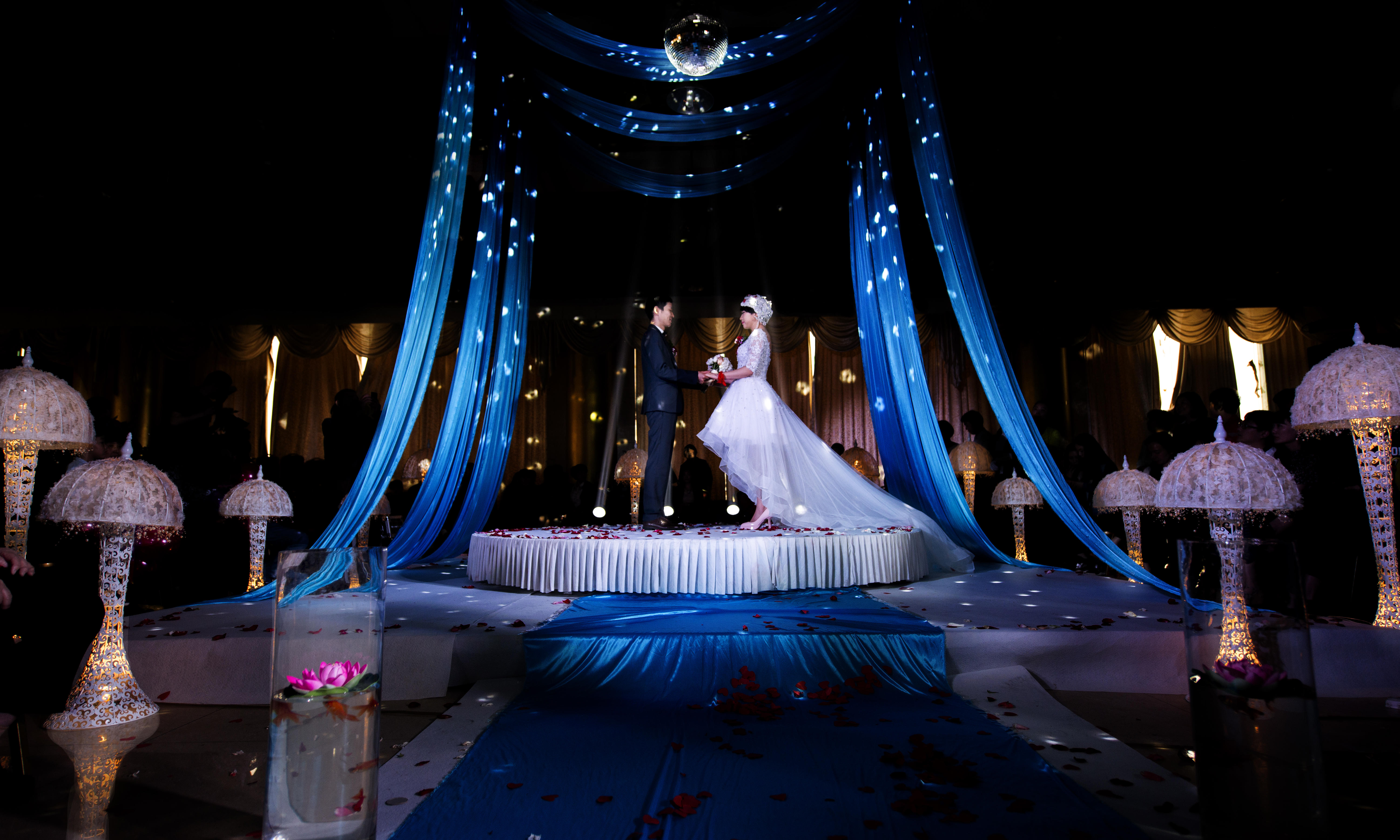 俏皮短款式婚纱