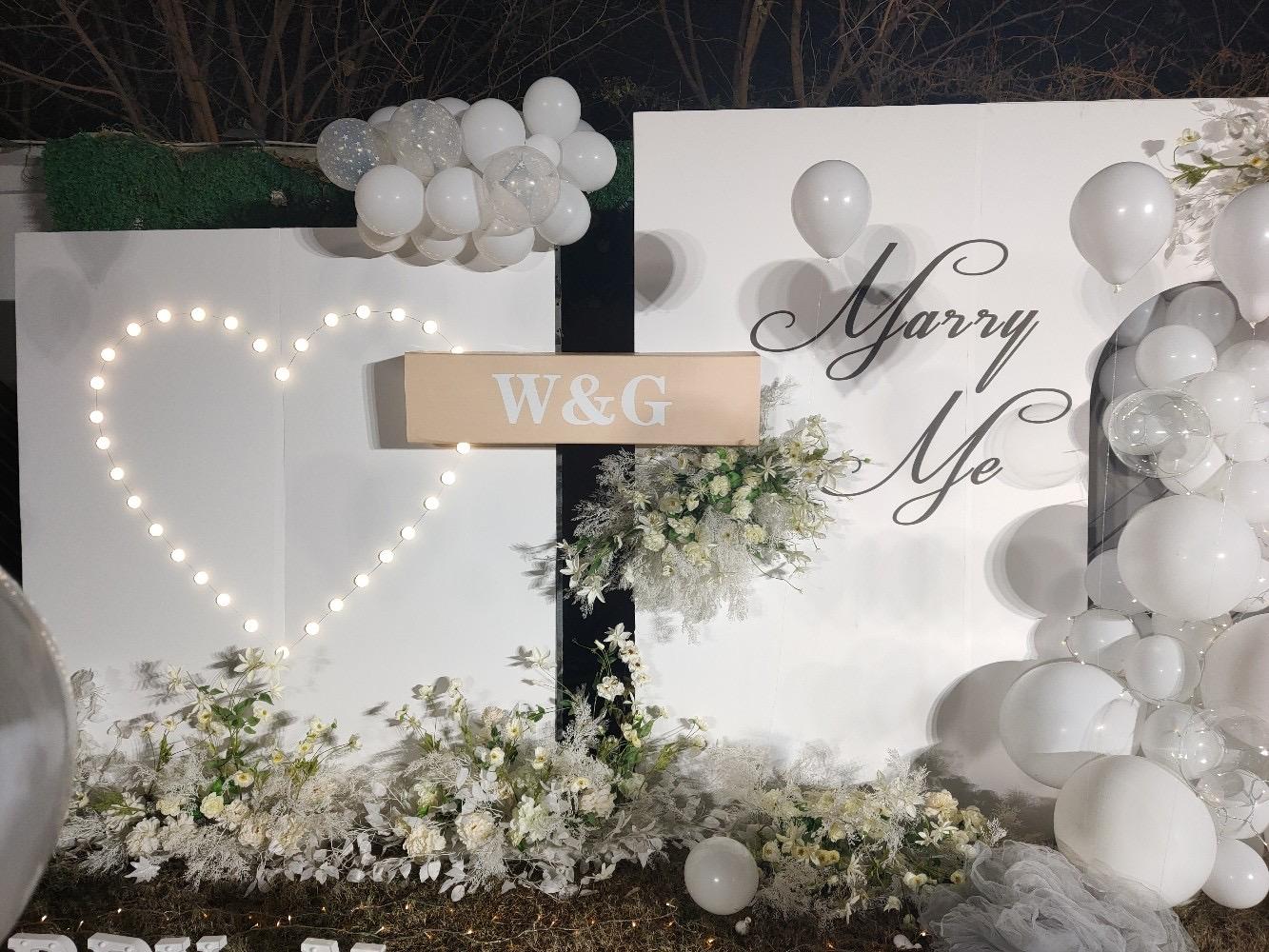 优比婚礼|白金色简约求婚布置