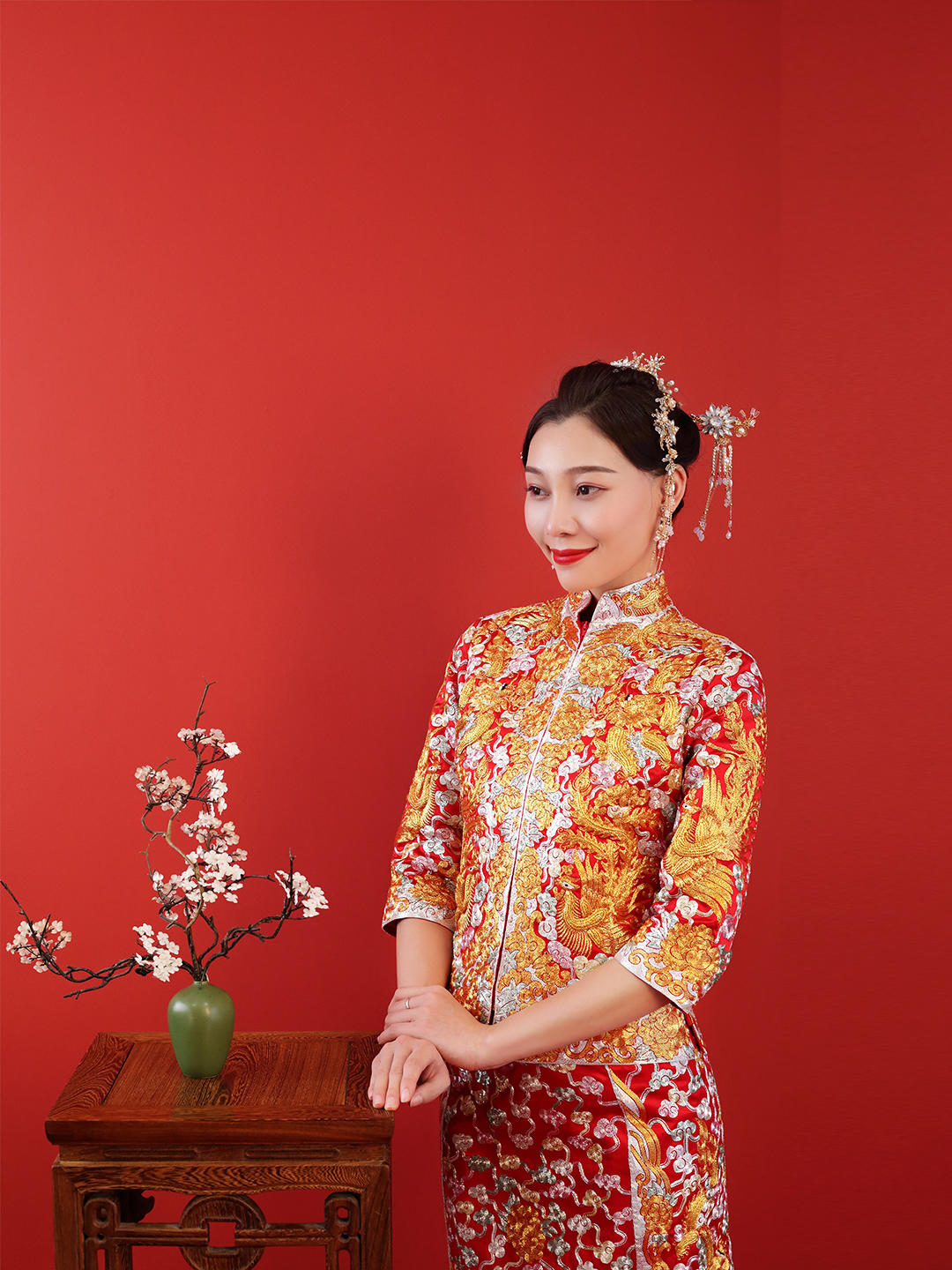 纯手工密地褂后，龙凤呈祥