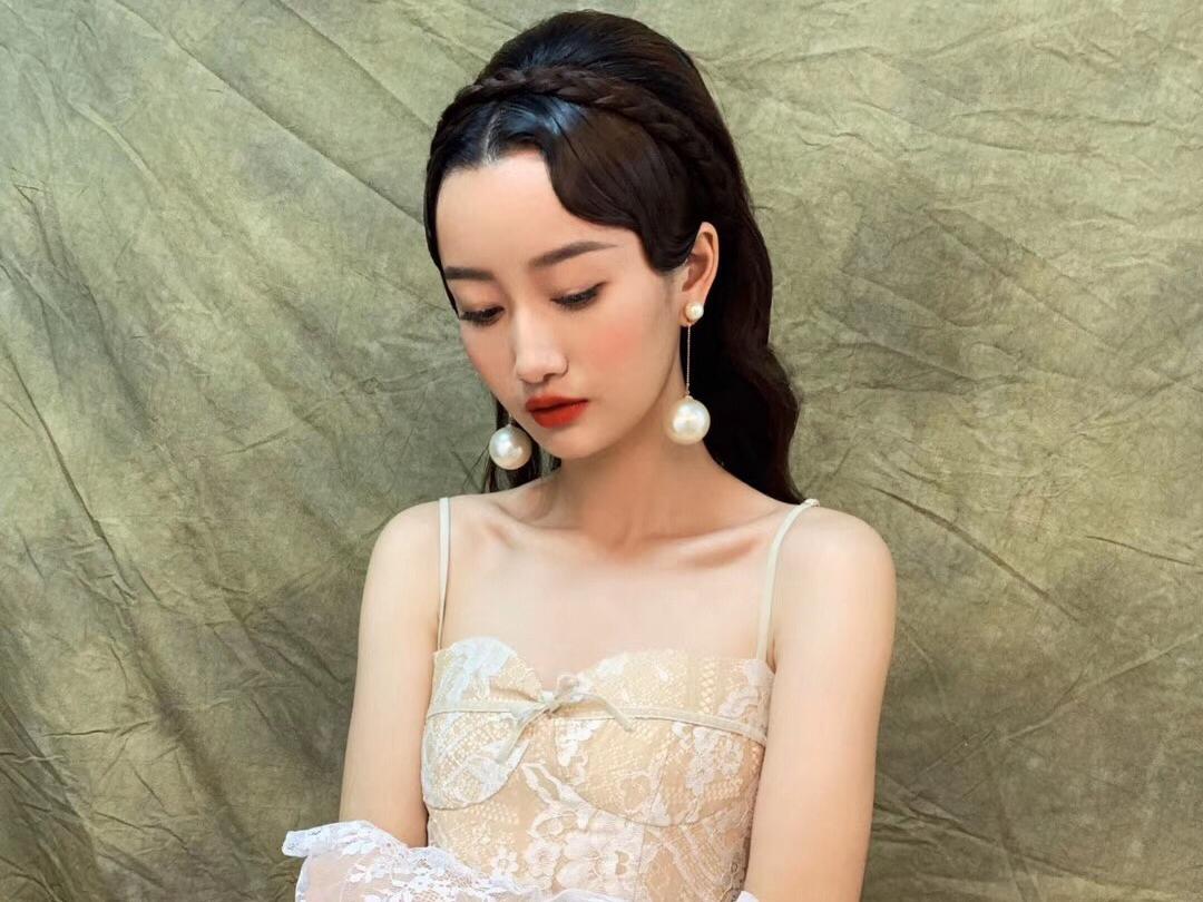 鑫简派美学   资深化妆师   全程  跟妆