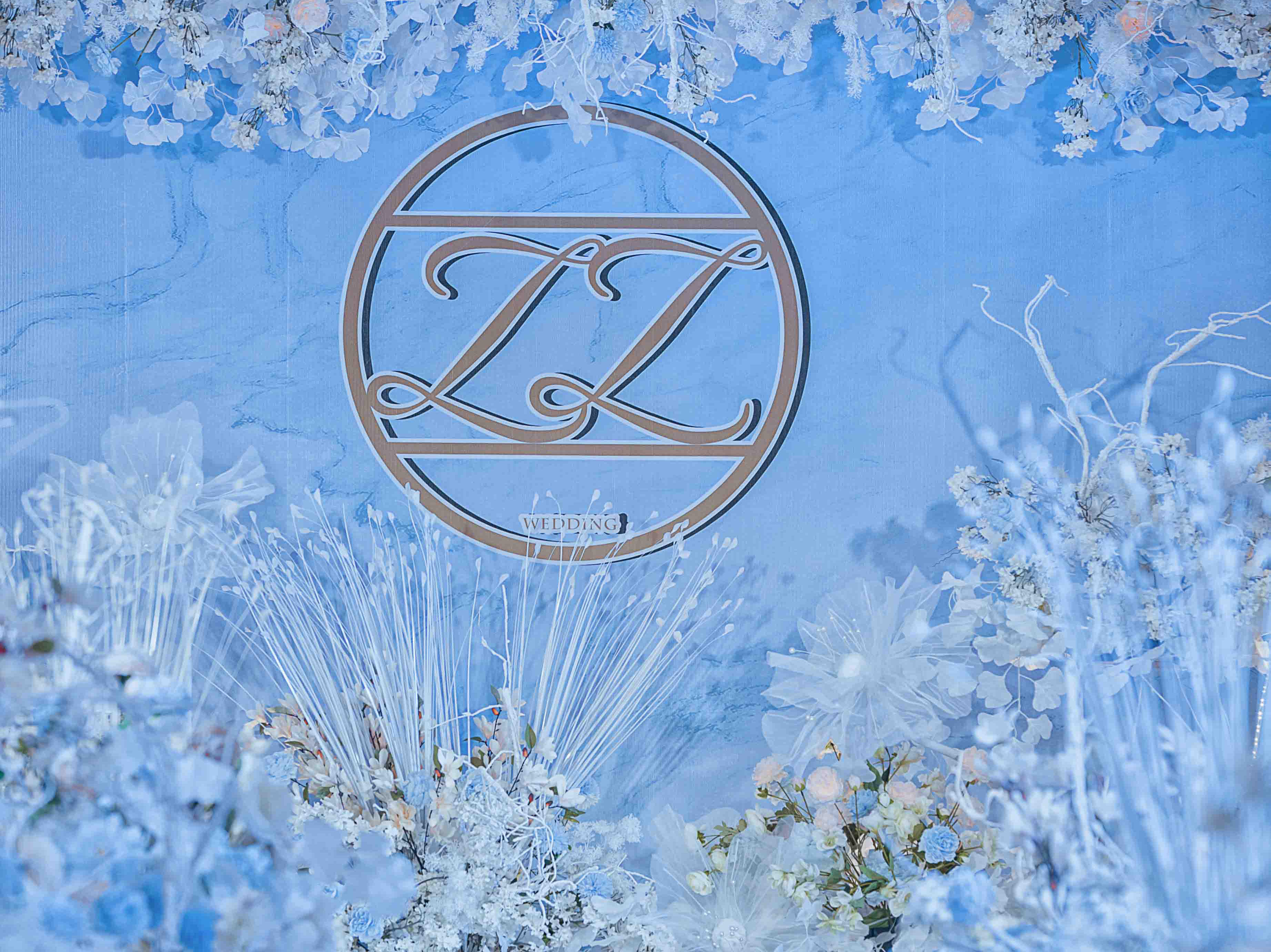 蓝色，白色，简洁，大方，纯粹