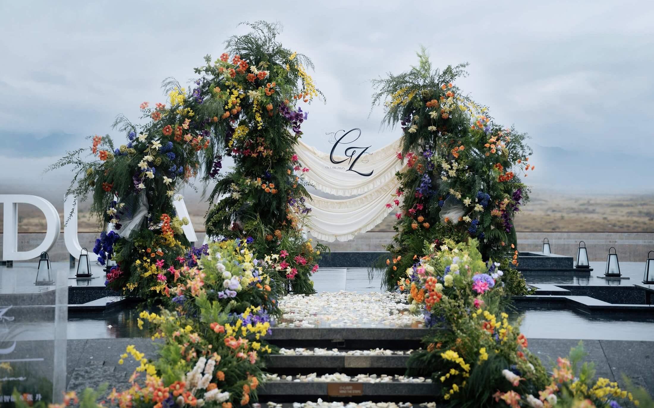 户外自然风布幔婚礼，木耳边细节灵动清新