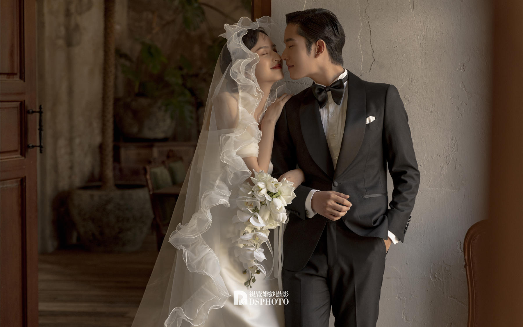 精致的轻法式室内婚纱照 | 高级又温柔