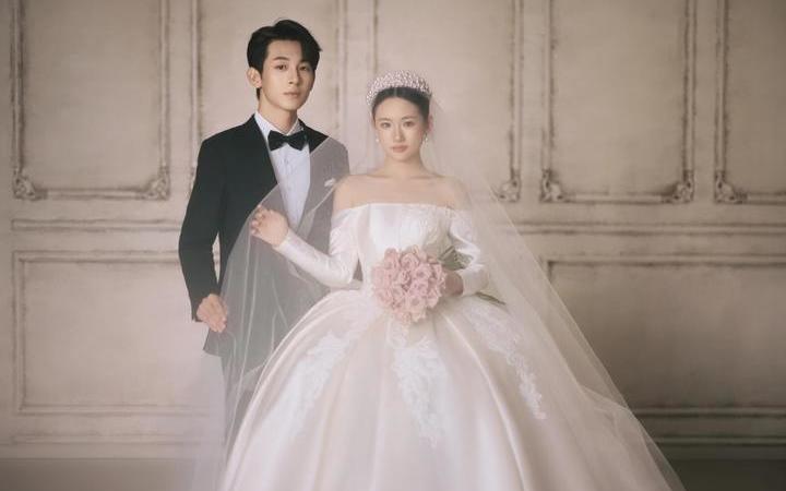 被问爆💥 极简高级感婚纱照