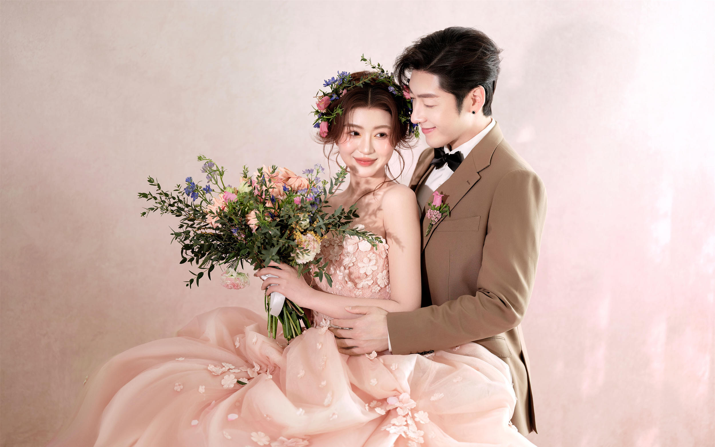 美到犯规的粉色花神婚纱照🌸谁拍谁好看