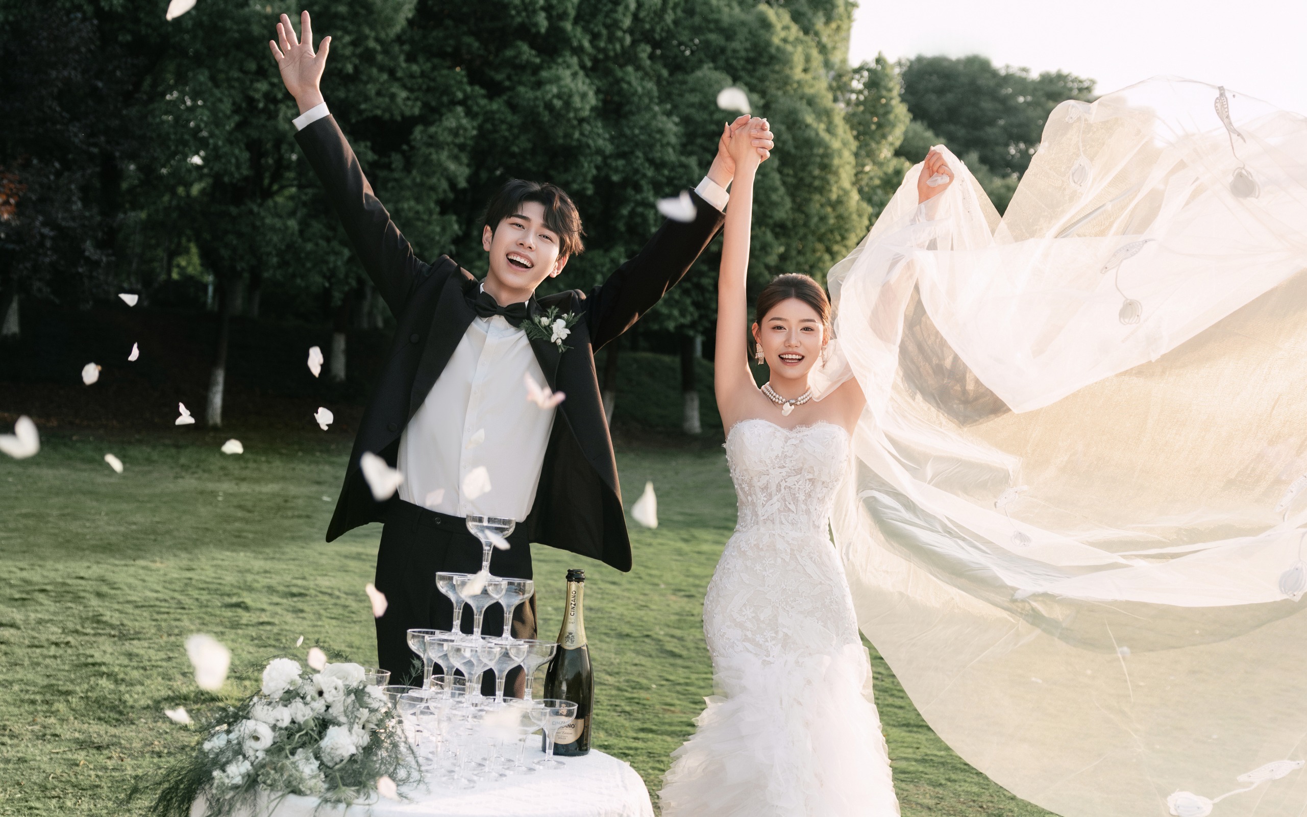 【客片分享】草坪飞纱婚纱照的快乐直接封神✨