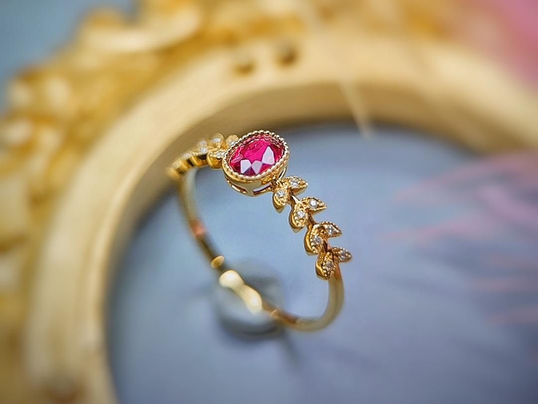 轻巧设计红宝石橄榄枝戒指