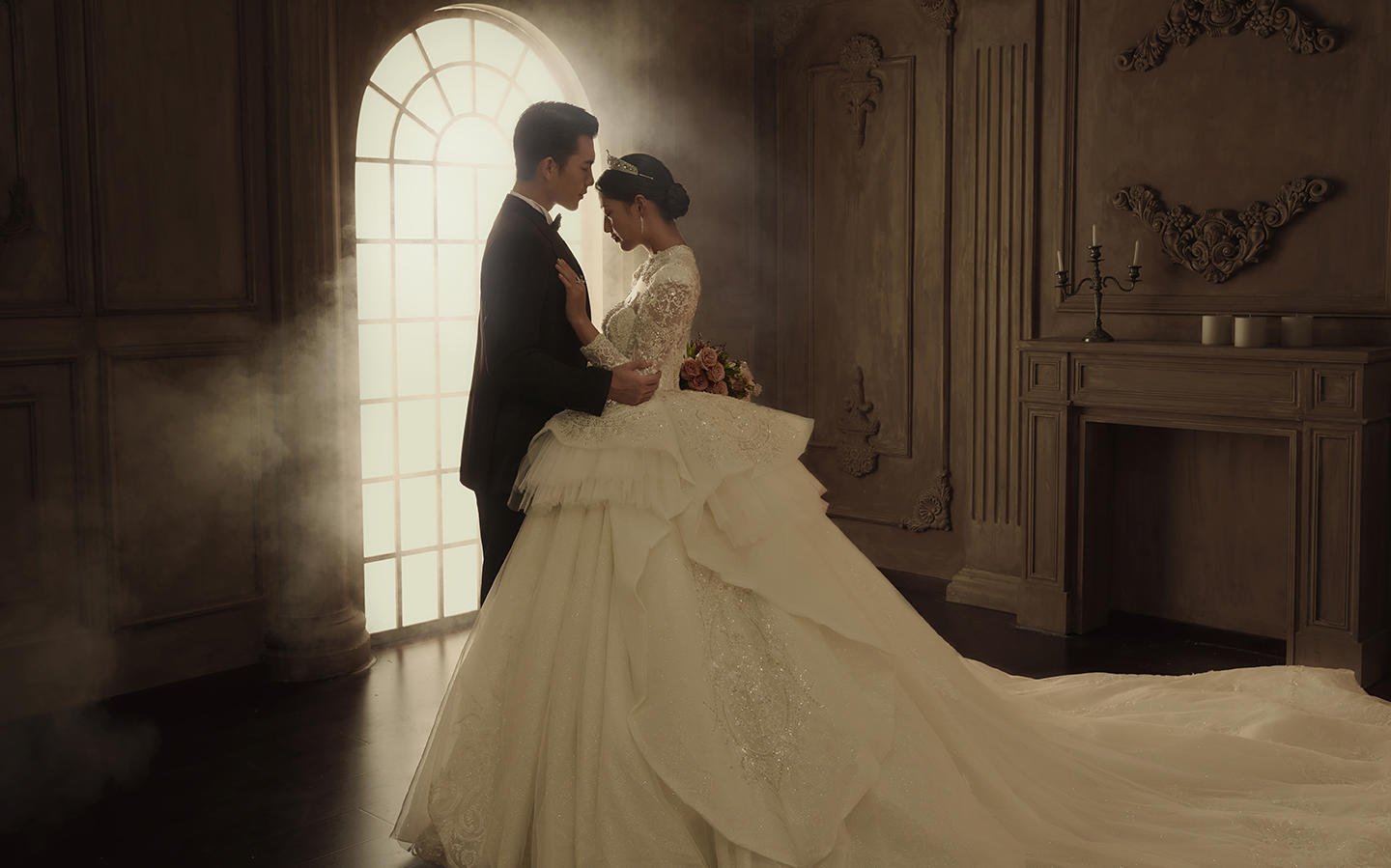 超有氛围感的光影婚纱照丨室内婚纱照