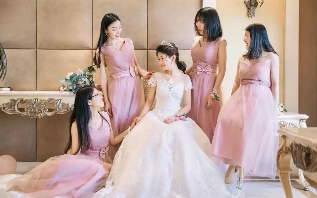 婚礼上，我们收到了很多惊喜，也实现了我很多梦想。