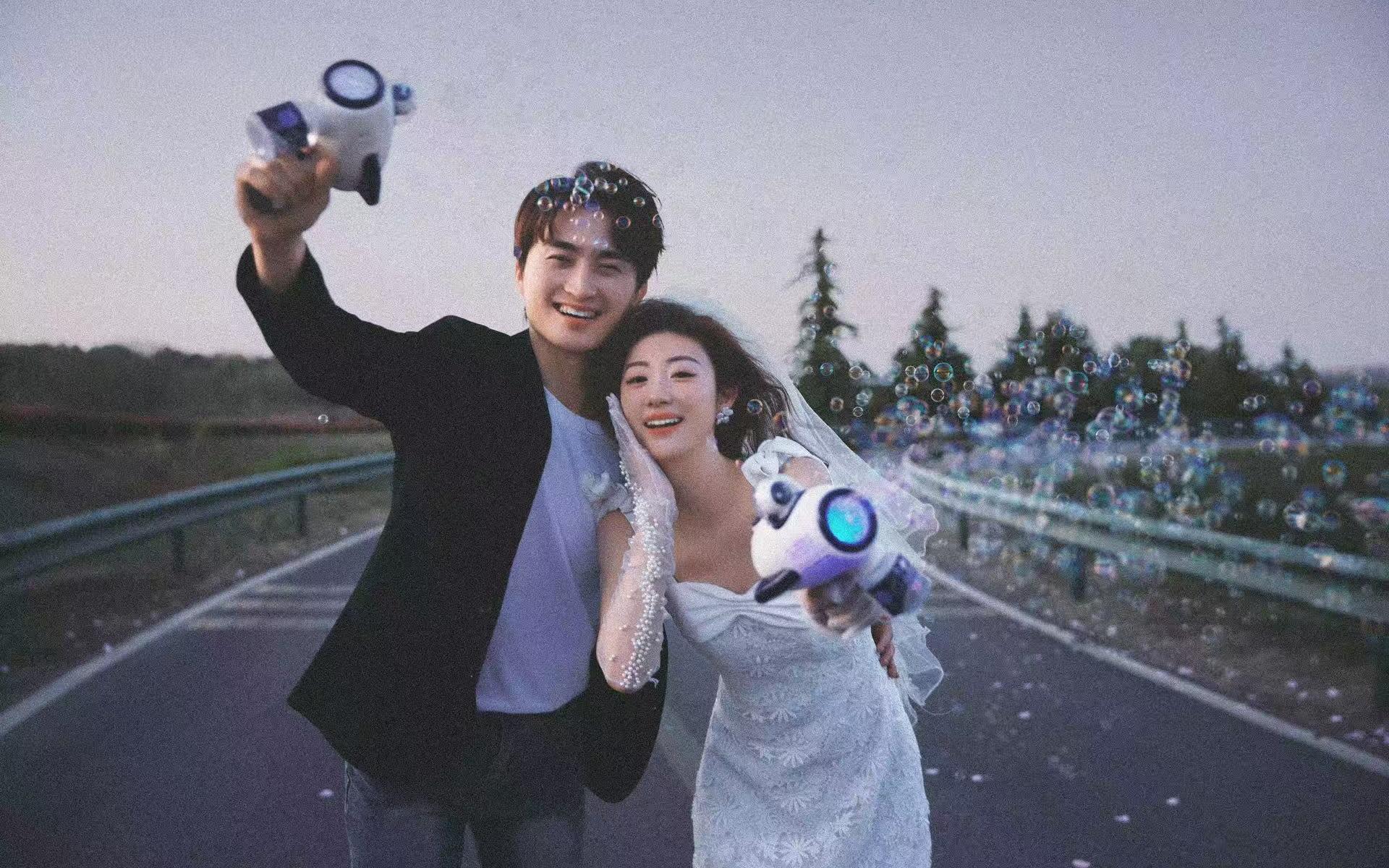 时尚街拍马路婚纱照