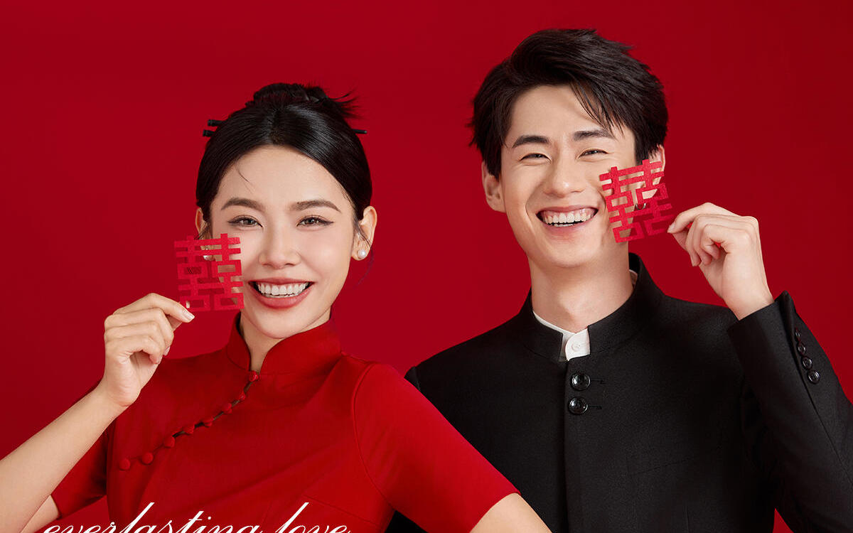 最 爱高级感的中国红！东方美中式旗袍婚纱照