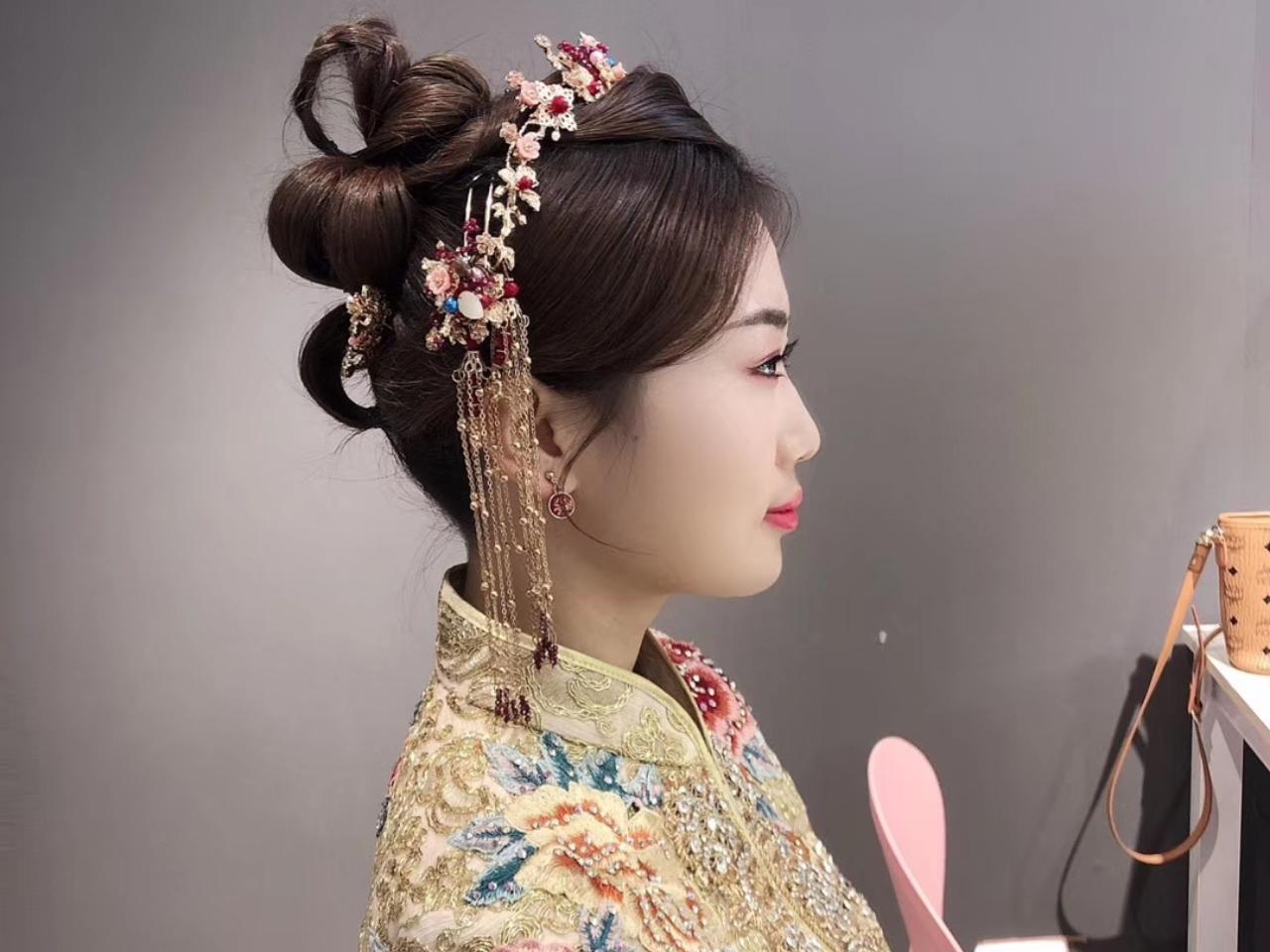 资深档化妆师两套妆面造型跟妆