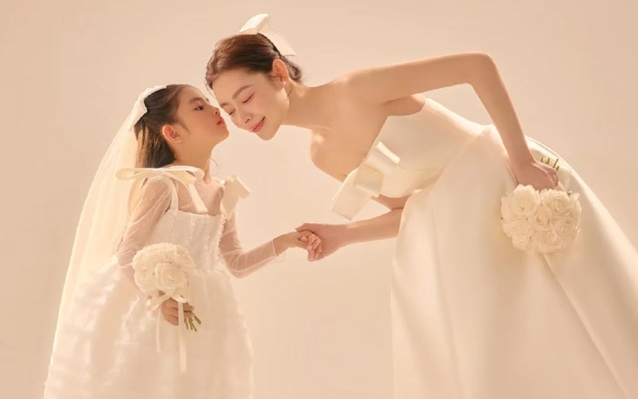 光影氛圍感母女照