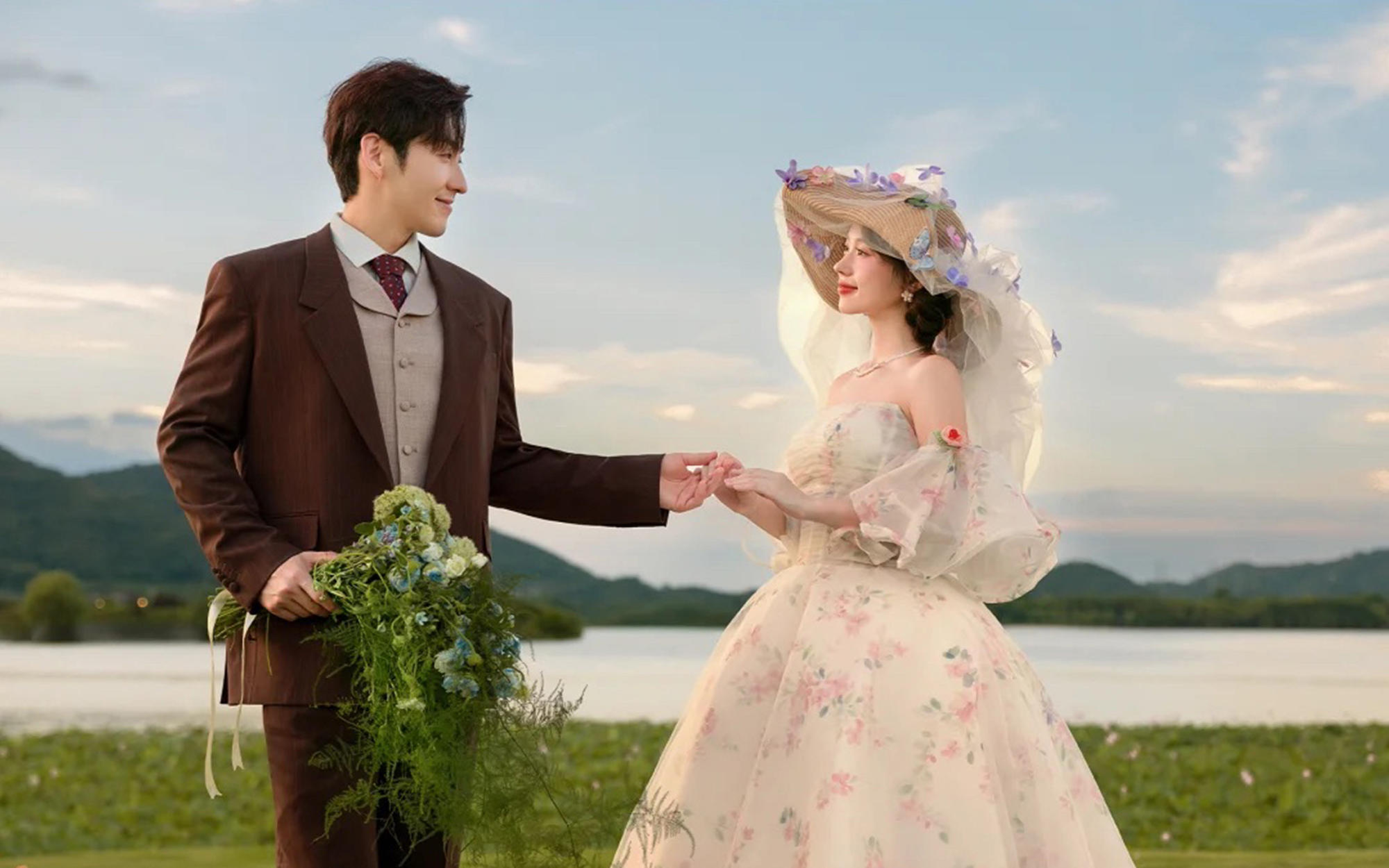 在法式草坪上?做一場被夕陽寵愛的少女夢??